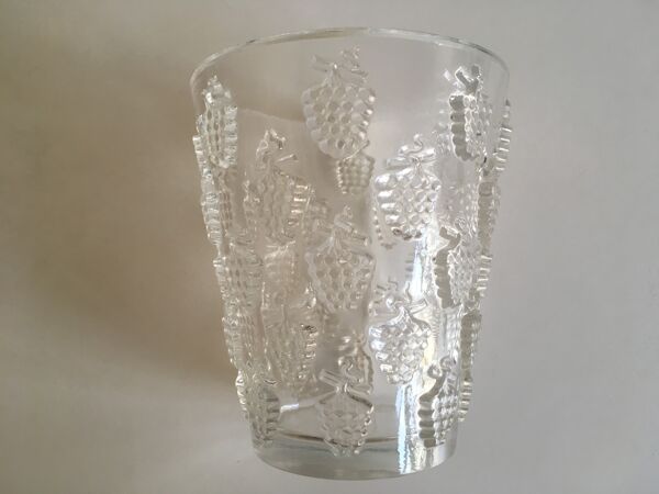 Vase Lalique en cristal aux raisins décor Malaga 1937