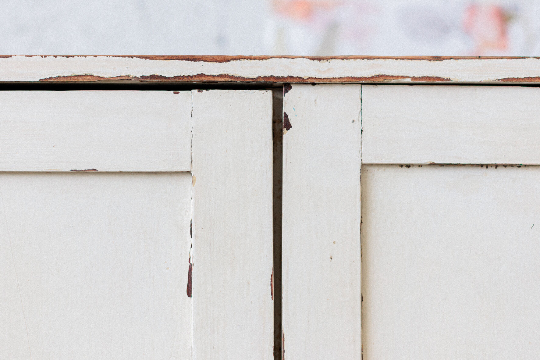 Large white furniture lacquered "buttercup"