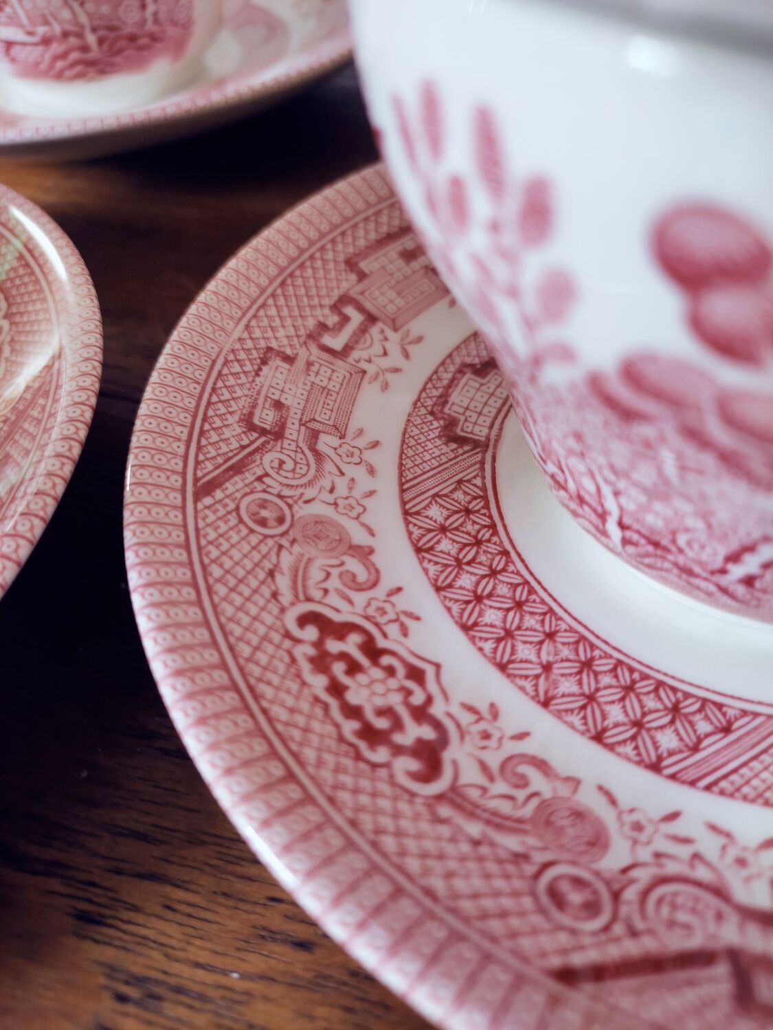 Set of 5 tea cups in English earthenware