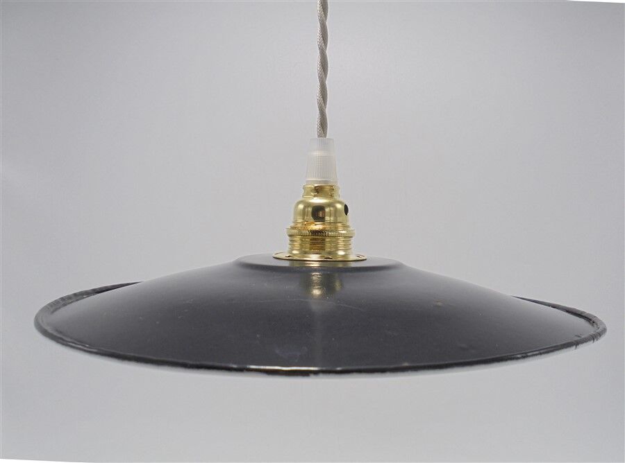 Suspension in black enamelled sheet metal