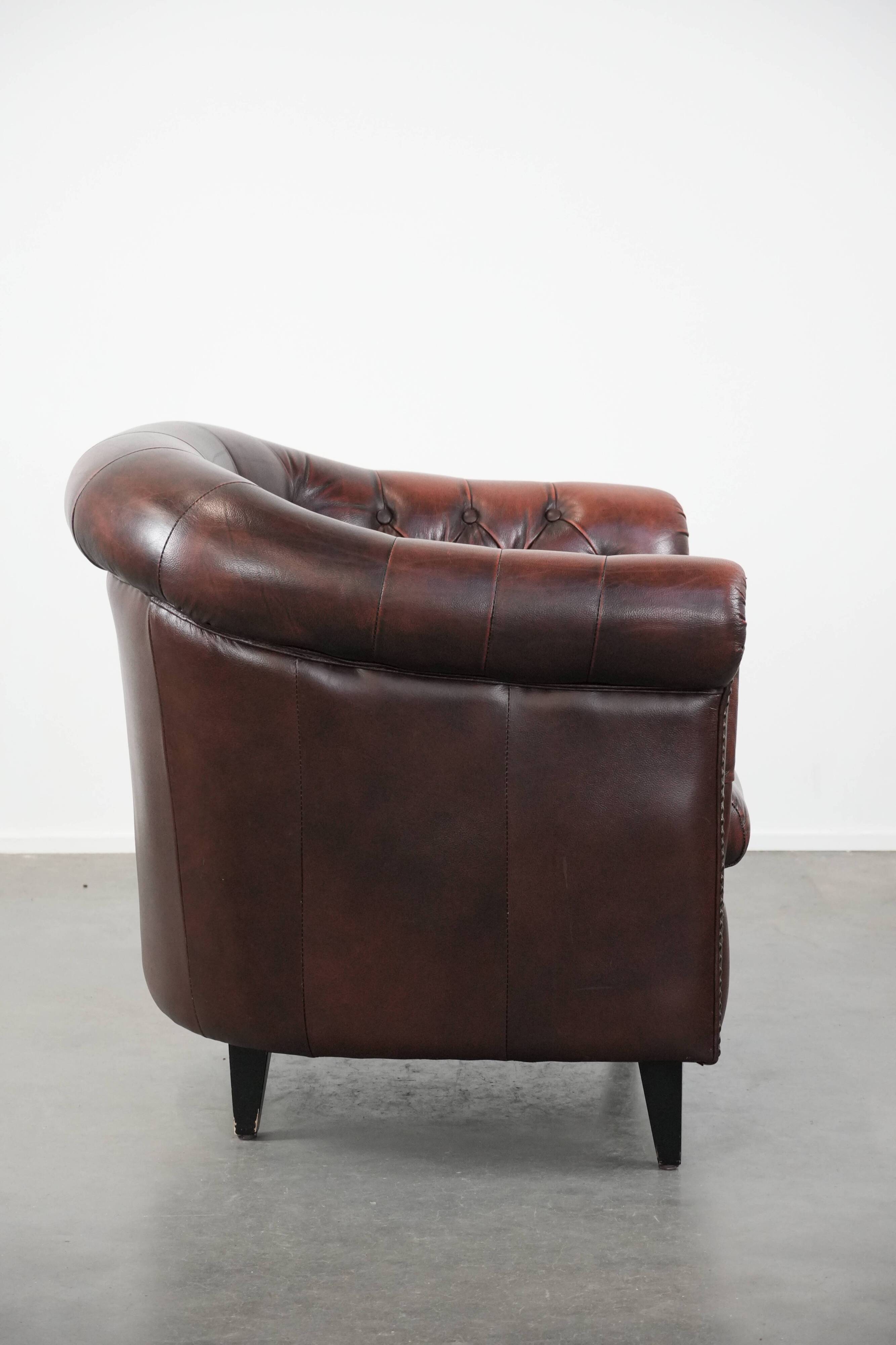 Classic English-style Chesterfield club armchair in cowhide leather