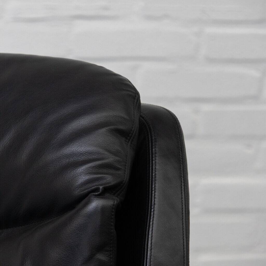 Saporiti Italia P60 armchair with ottoman