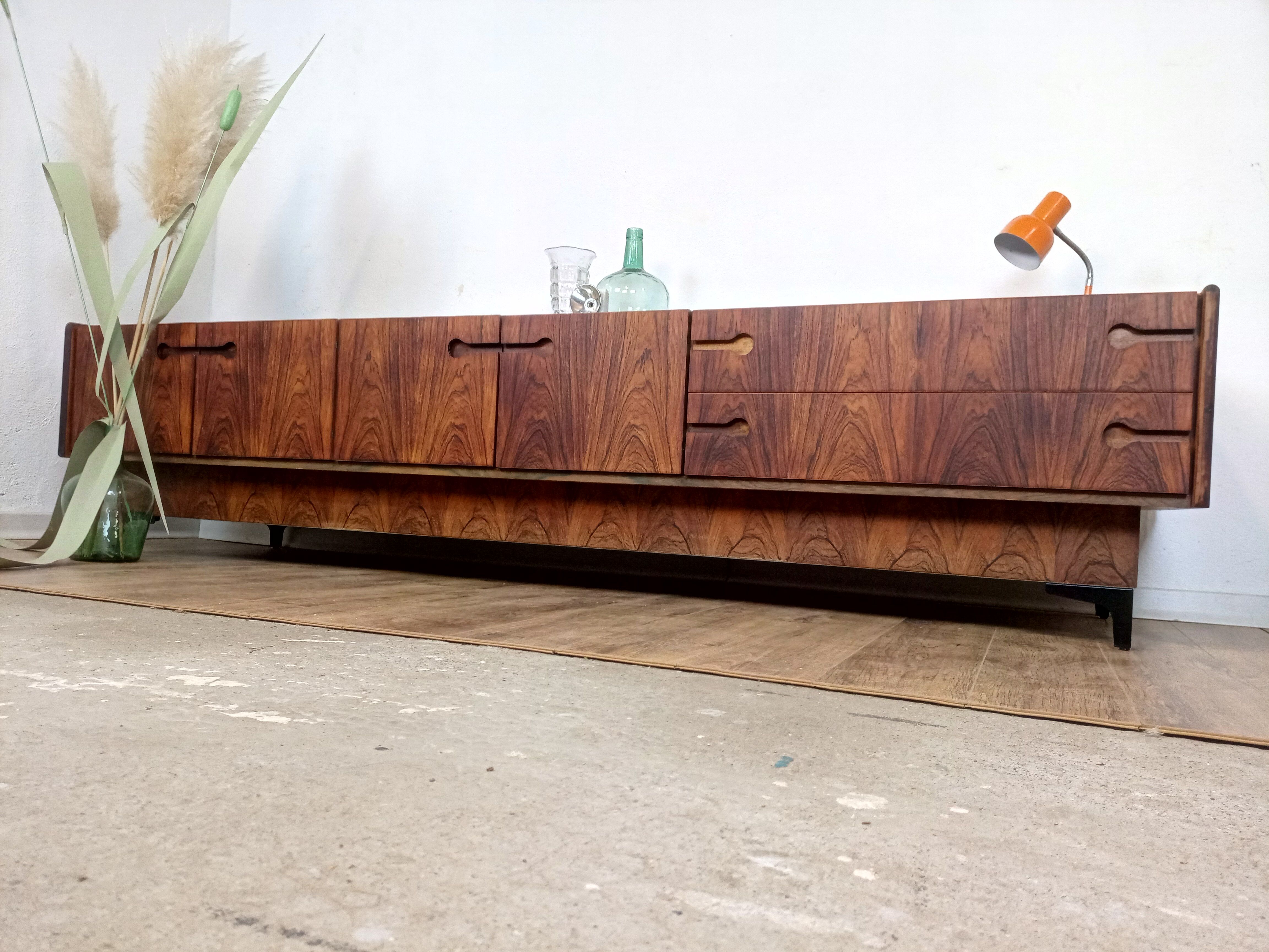 Low Scandinavian row