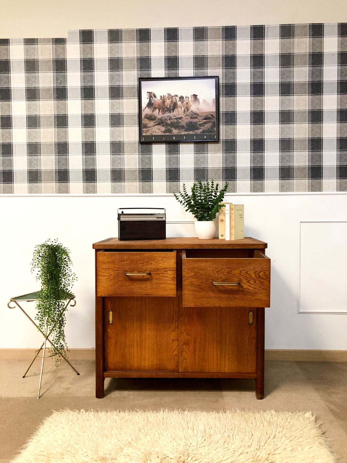 Sideboard sliding doors