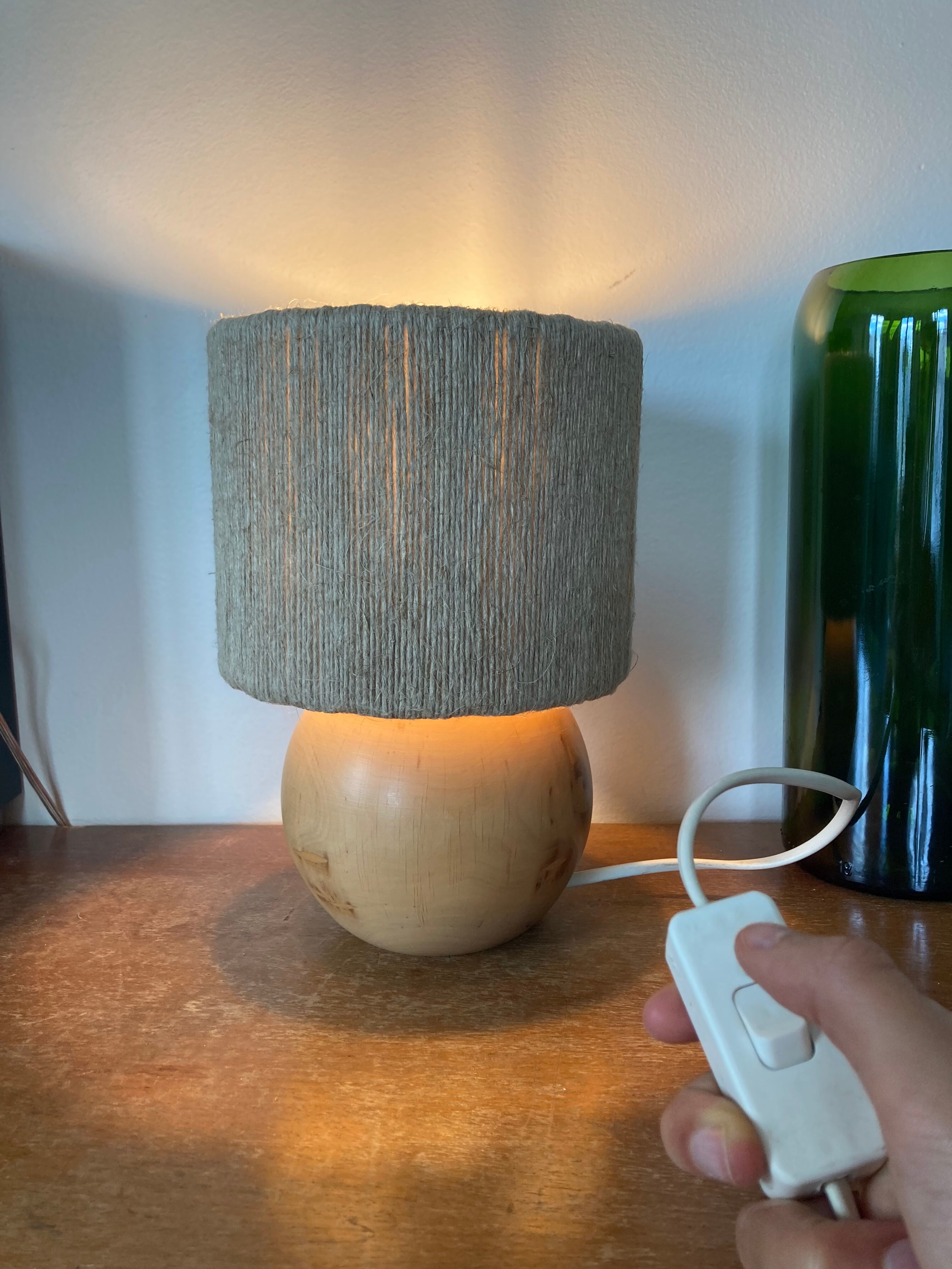 Bedside lamp in rope and wood