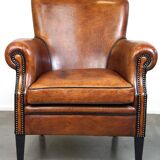 Correct and comfortable sheep leather armchair/armchair with a beautiful finish