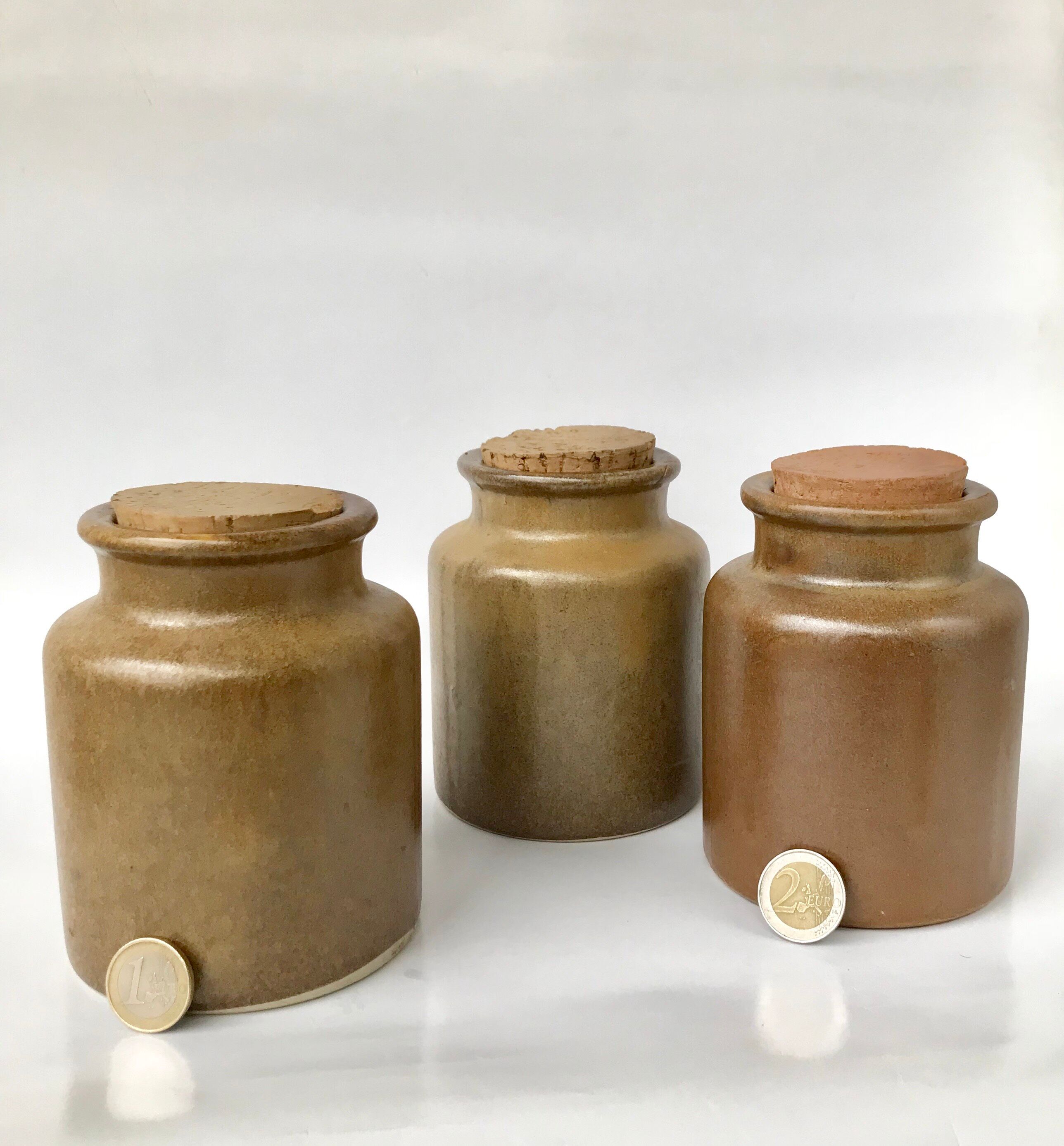 Set of 3 varnished sandstone pots
