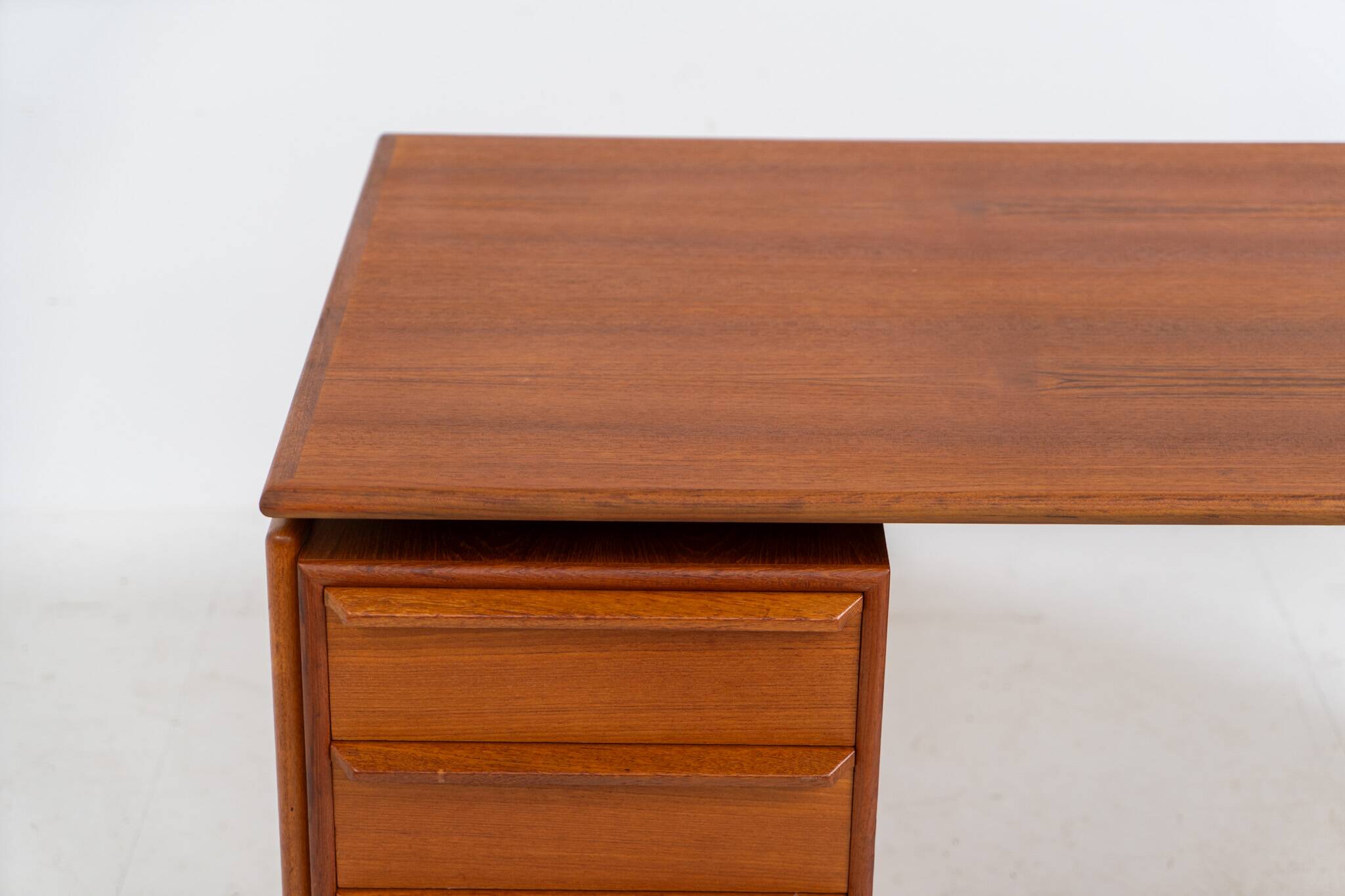 Teak writing desk by Arne Vodder