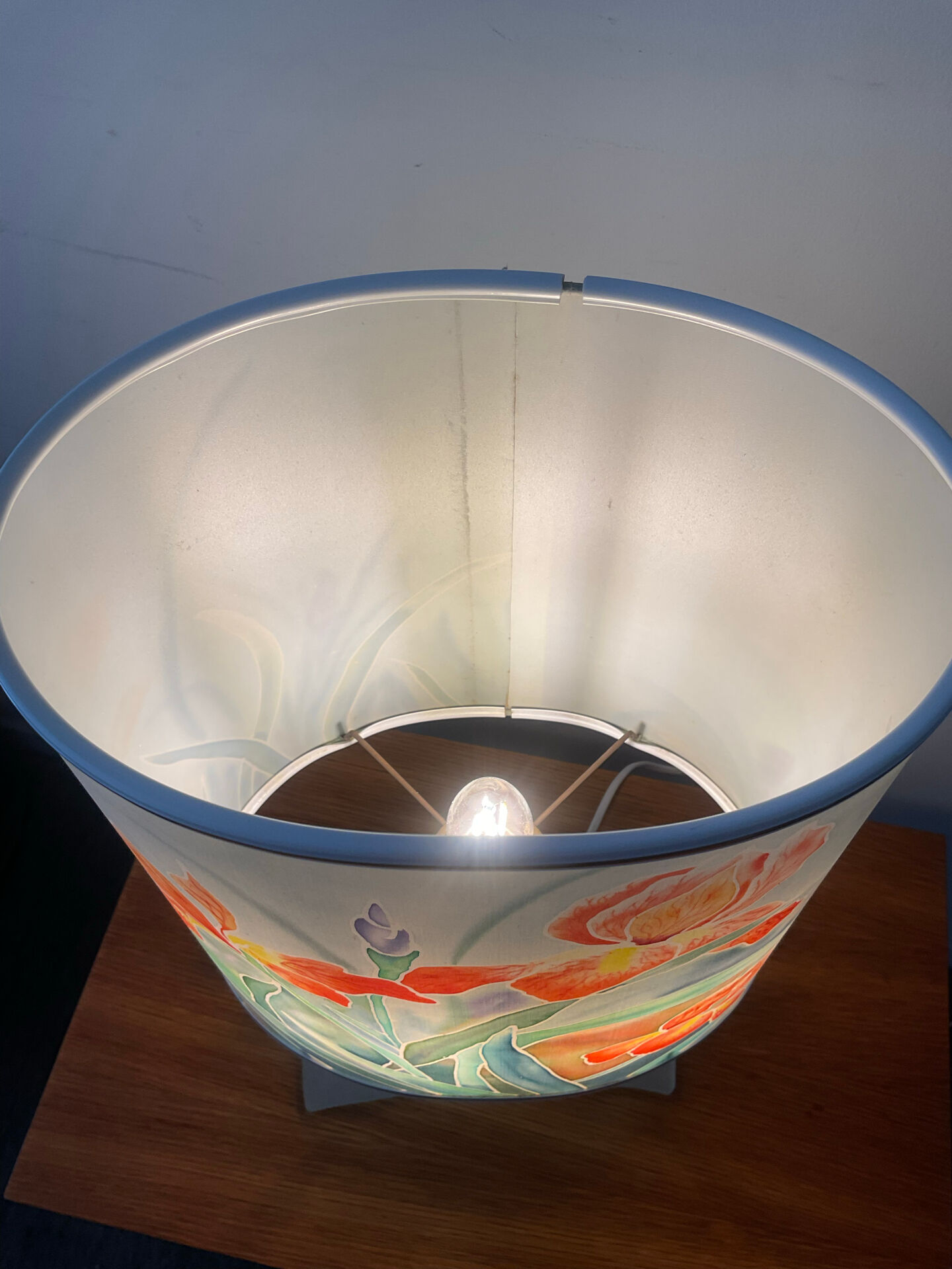 Lampe vintage en verre dépoli et abat jour en soie