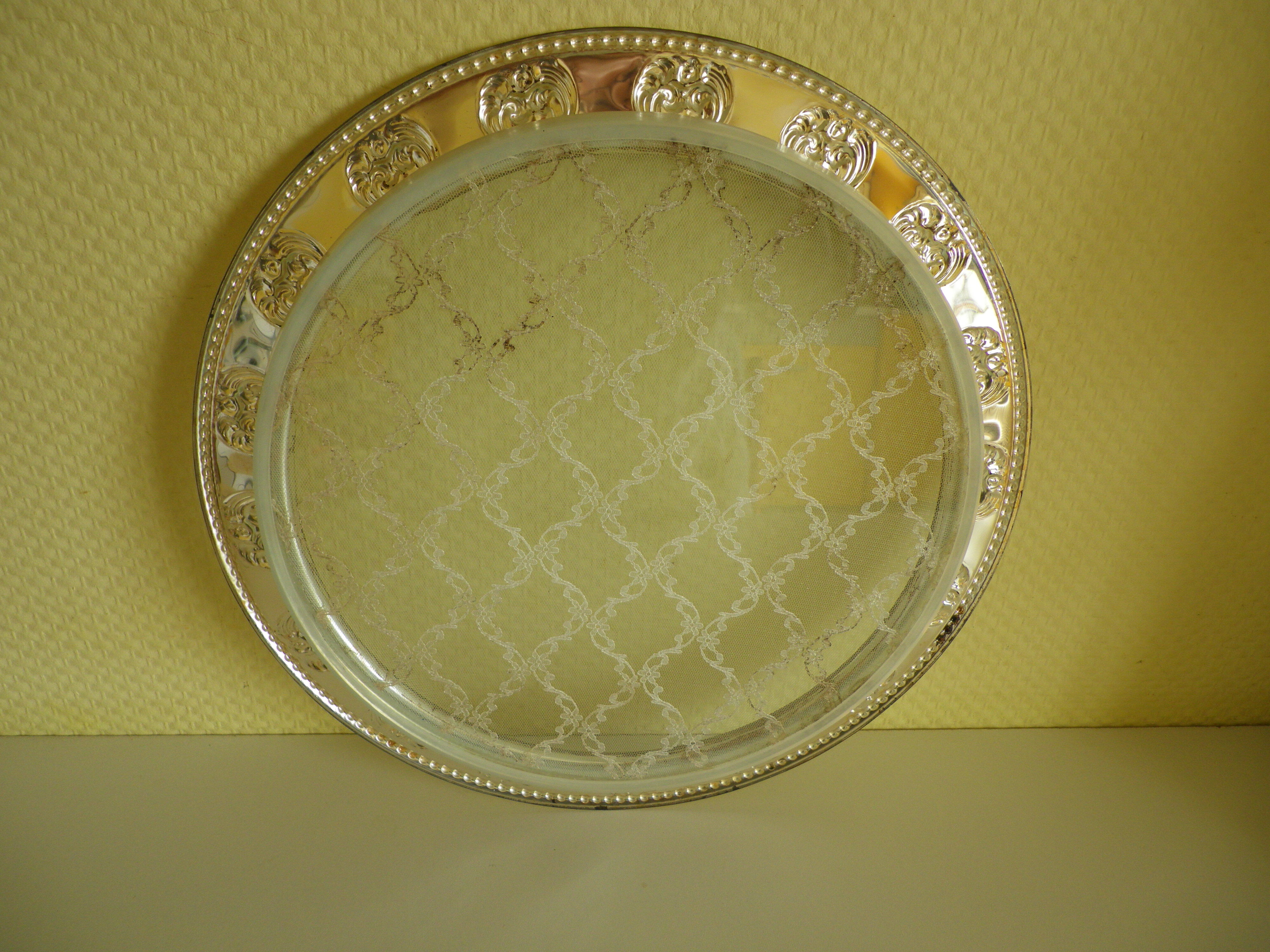 Service tray with cakes, silver plated, double glass with lace insertion, original box