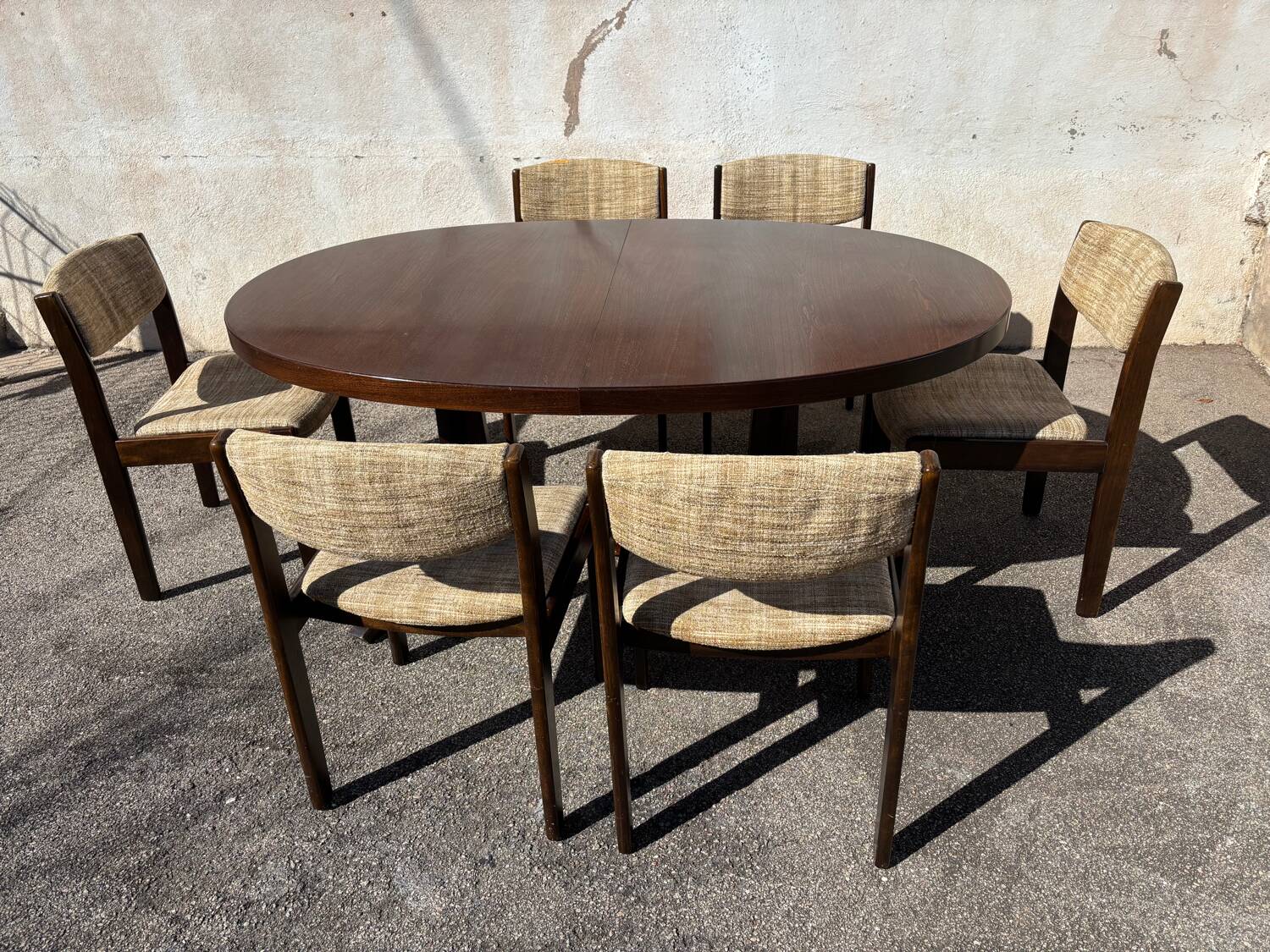 Table and 6 chairs set by Baumann