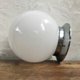 Plafonnier globe en opaline blanche