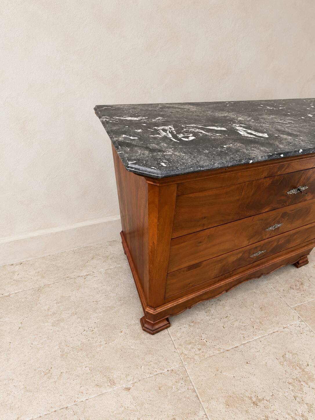French Louis-Philippe style commode in walnut burl.