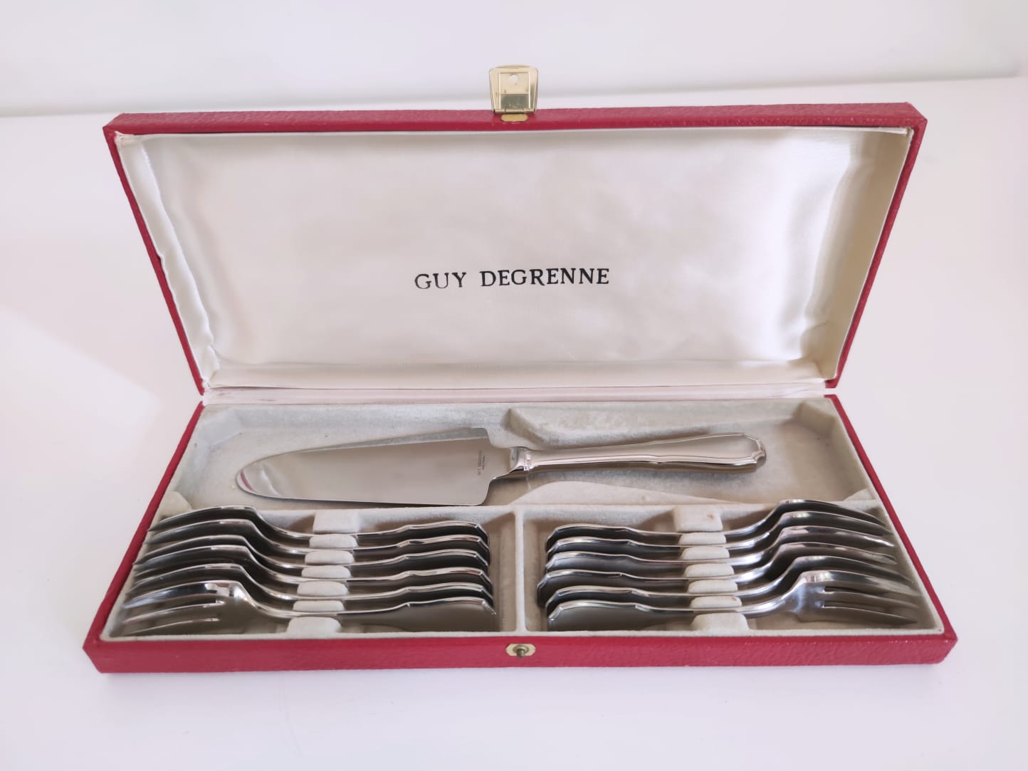 Box of dessert forks and pie shovel Guy Degrenne