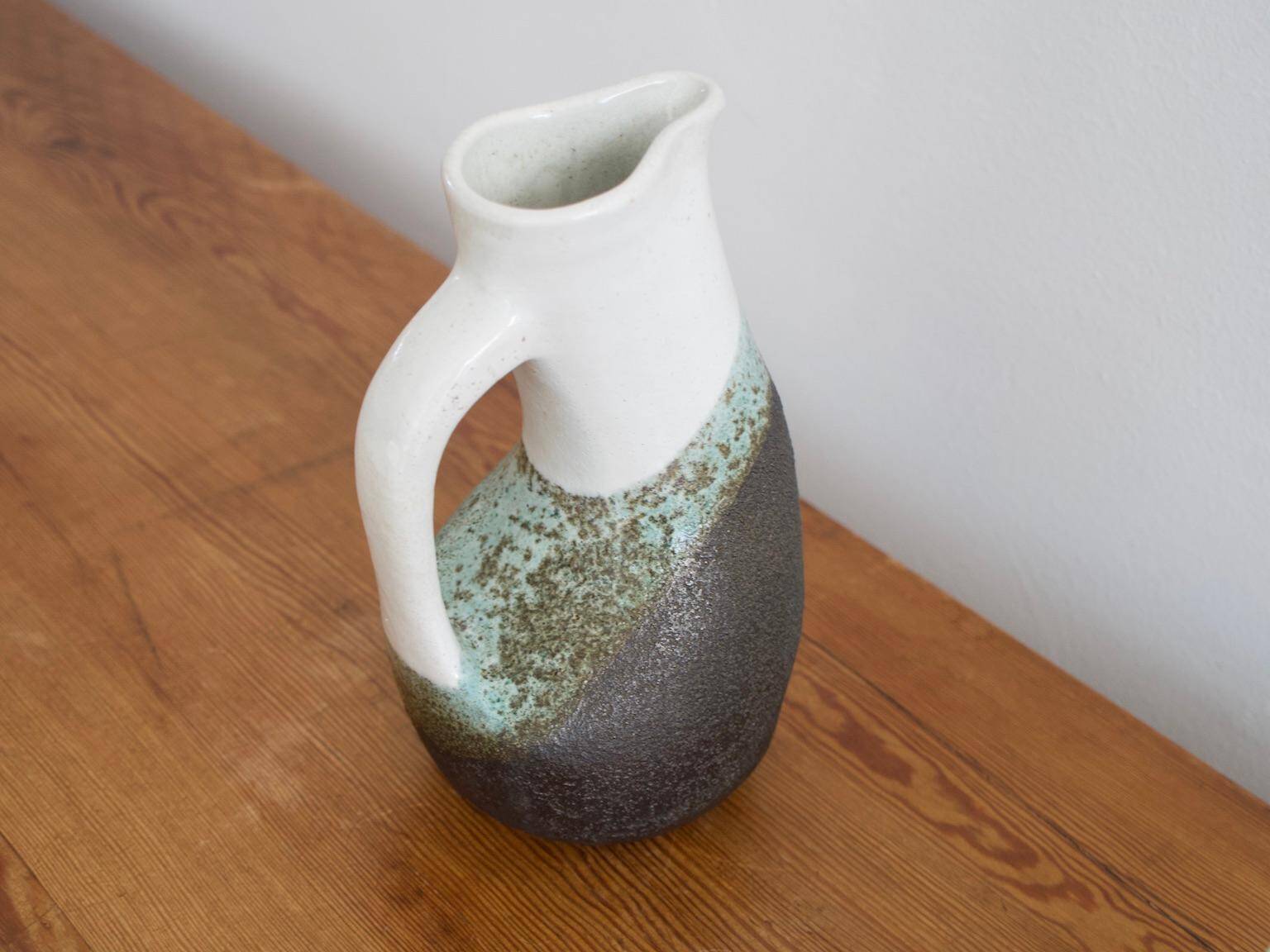 Ensemble de pichet et vase en faïence émaillée de Gilbert Valentin