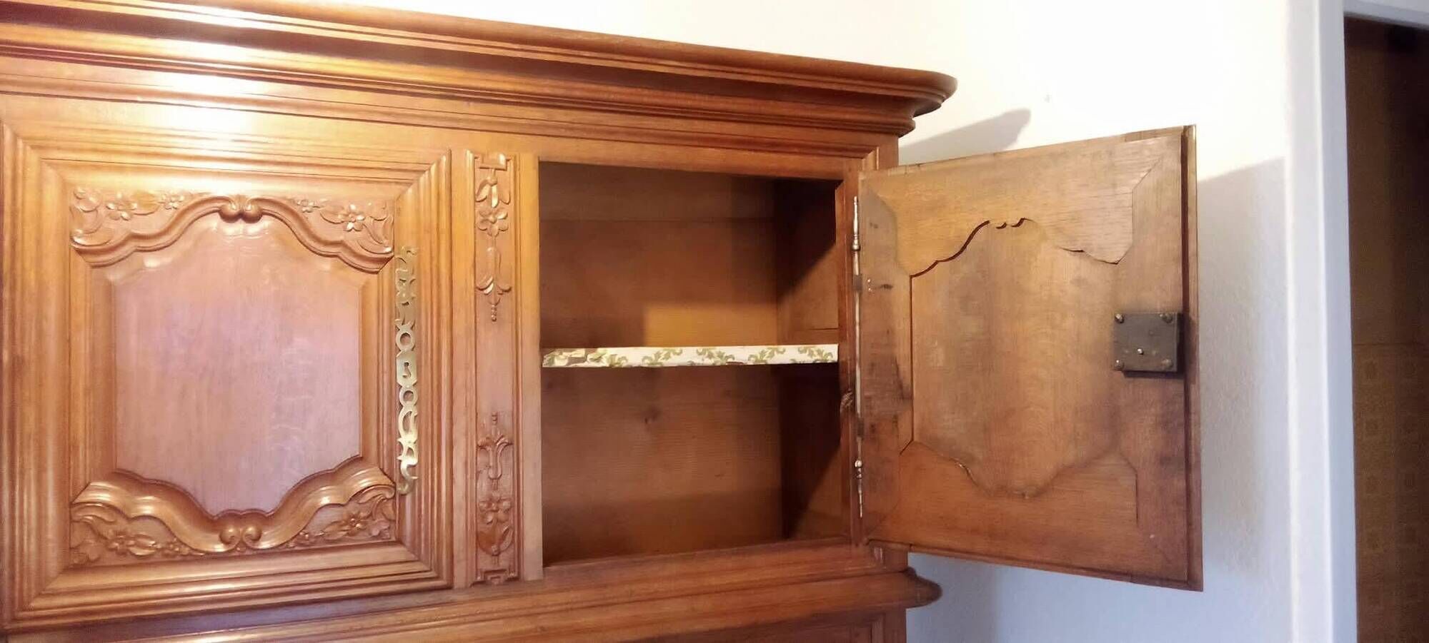 magnificent solid oak buffet from the late 19th century