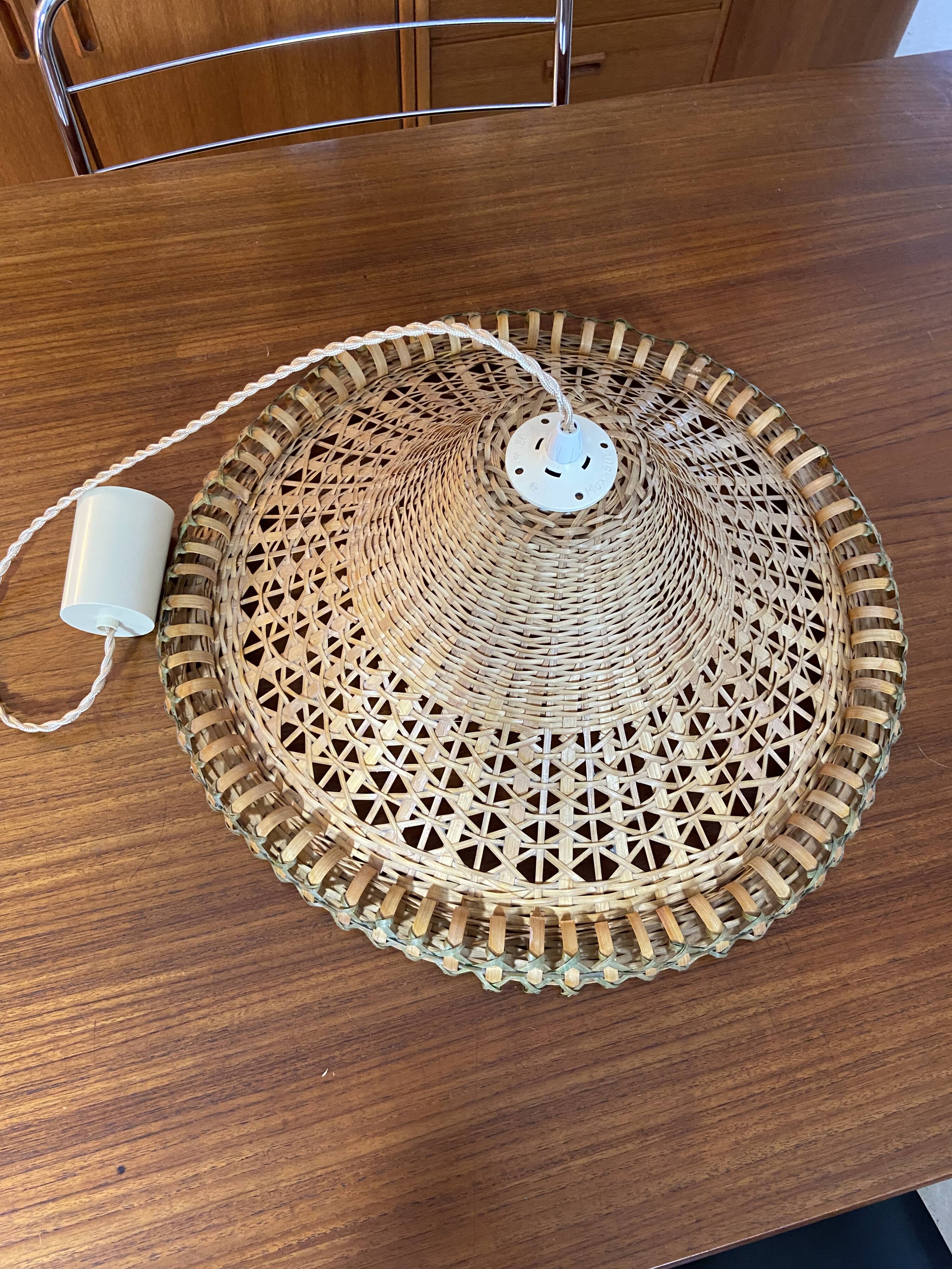 Vintage rattan suspension