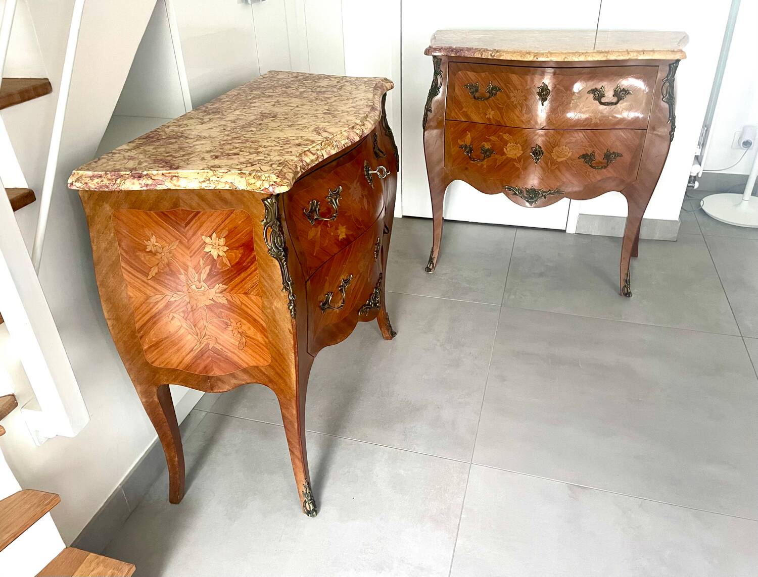 Pair of antique Louis XV chests of drawers in very good condition