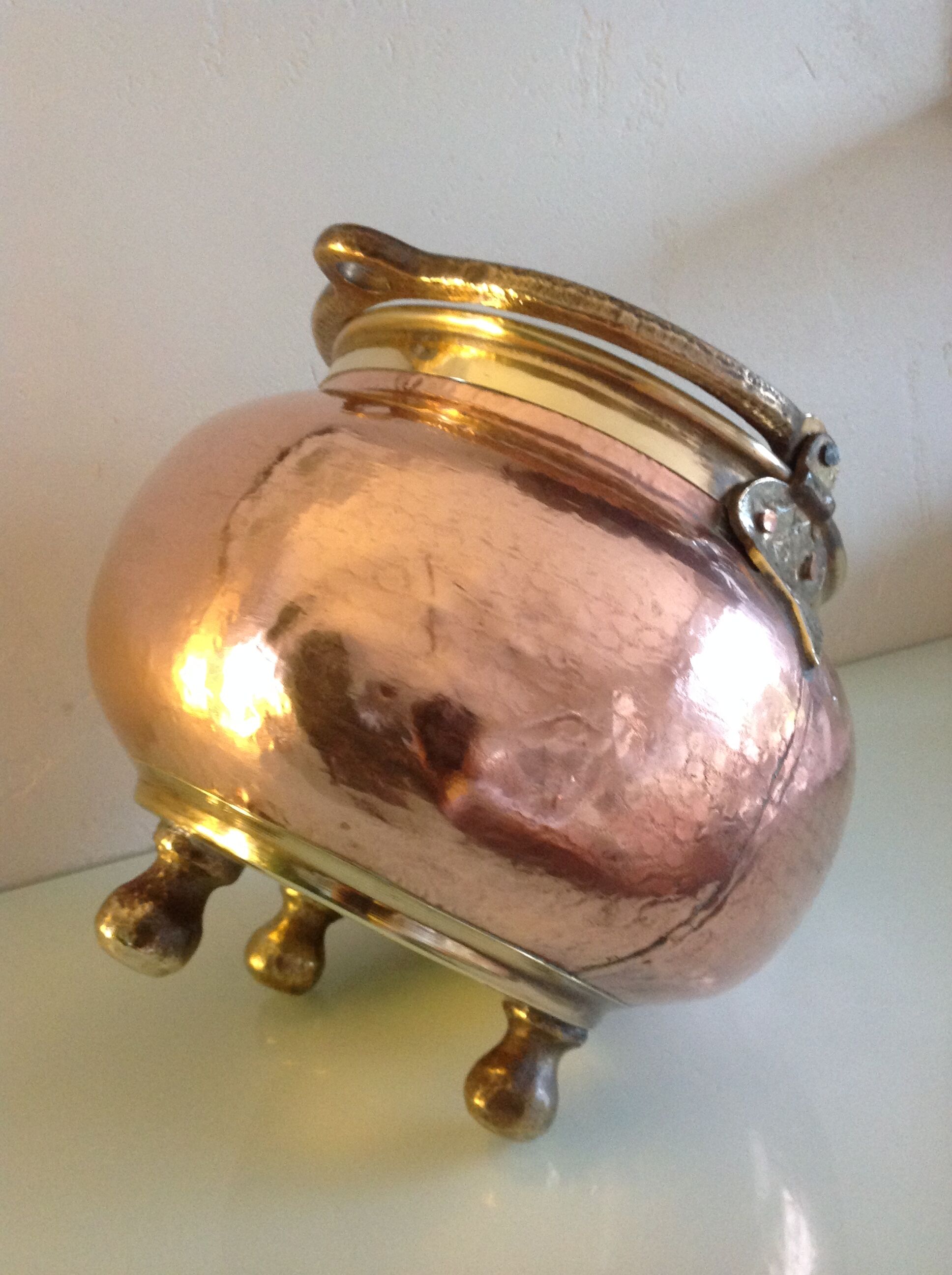 Cache pot pot cauldron in hammered red copper / vintage 60s-70s