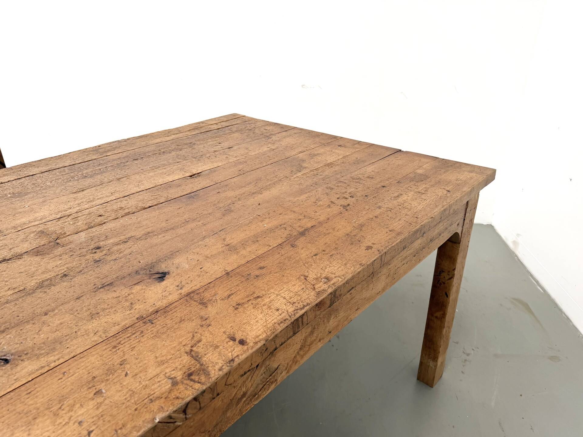 Large brutalist farmhouse table in solid oak from the 1950s.