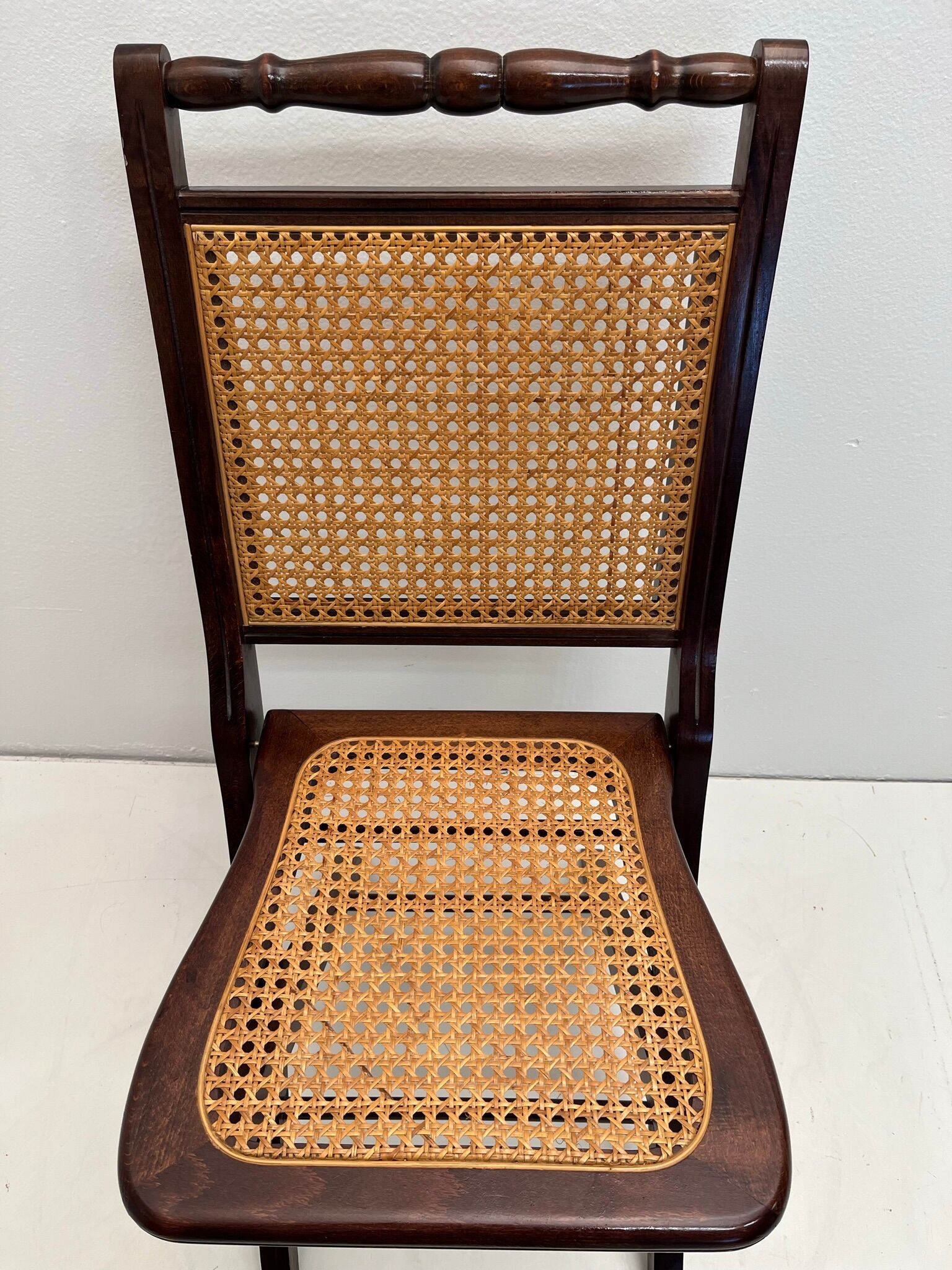 2 vintage folding chairs in wood and canning, 60s