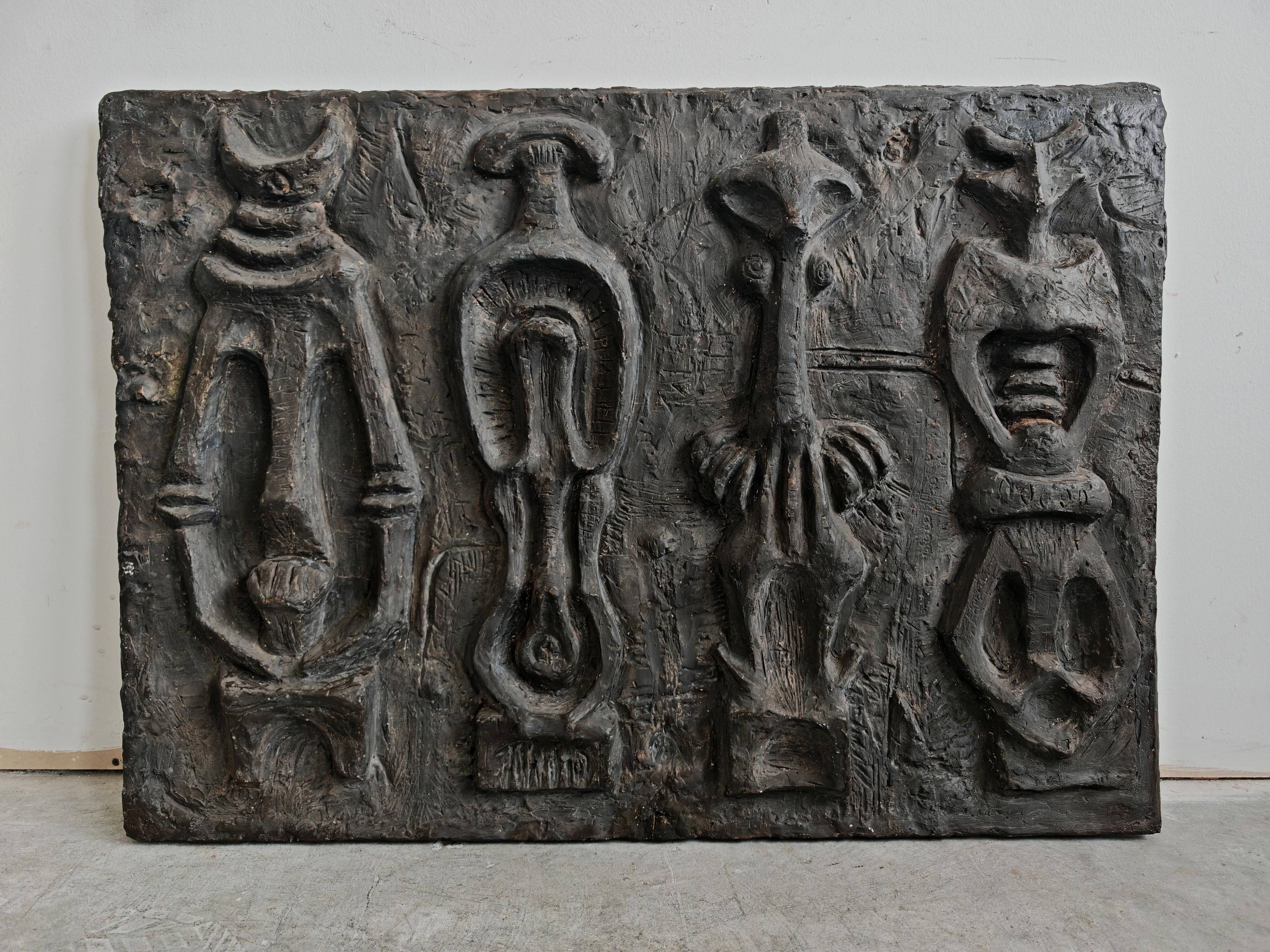 Sculptural anthropomorphic bas-relief by Venija Vučinić in plaster.