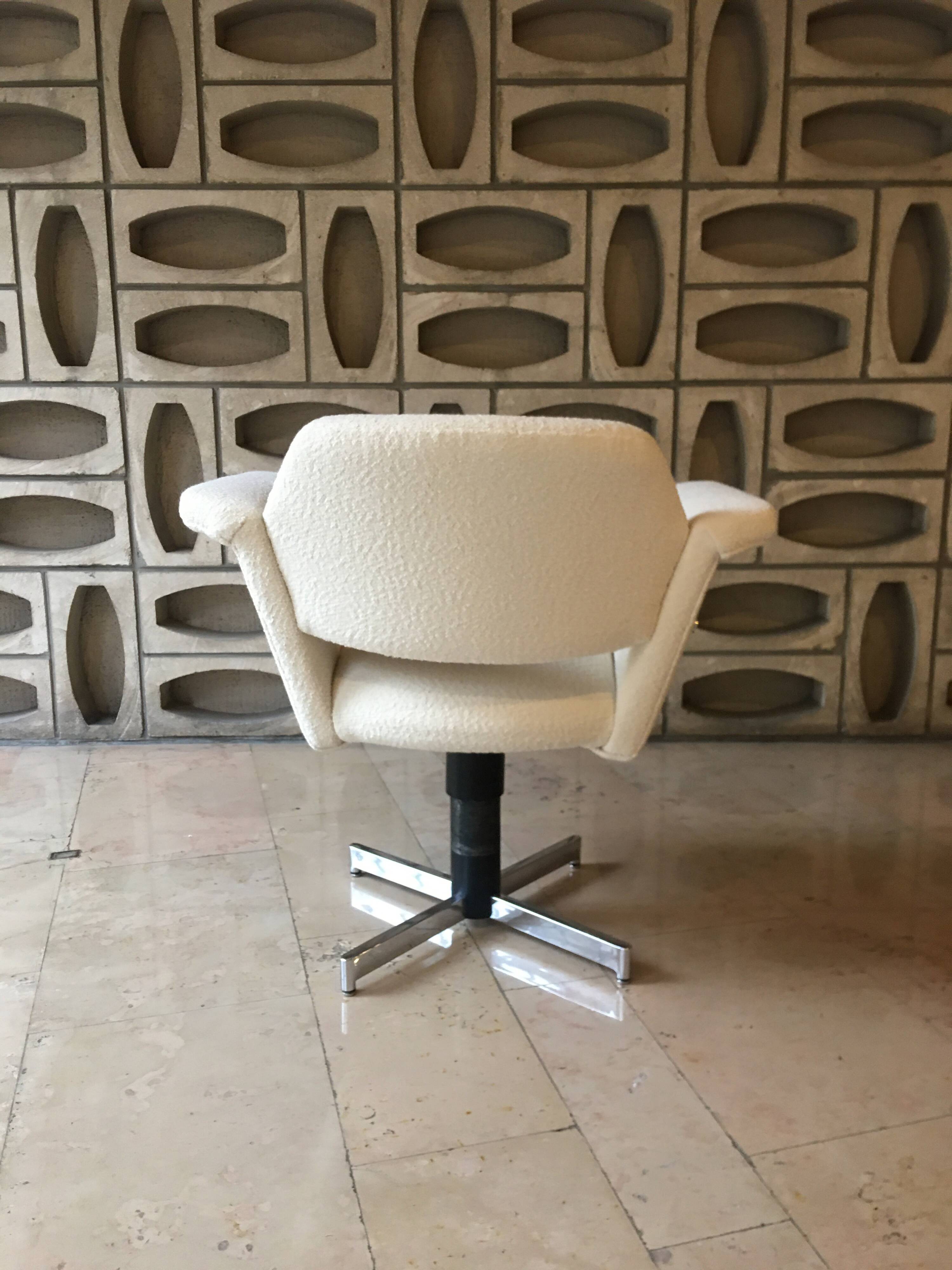 Prism armchair by Joseph-André Motte, Lelièvre fabric.