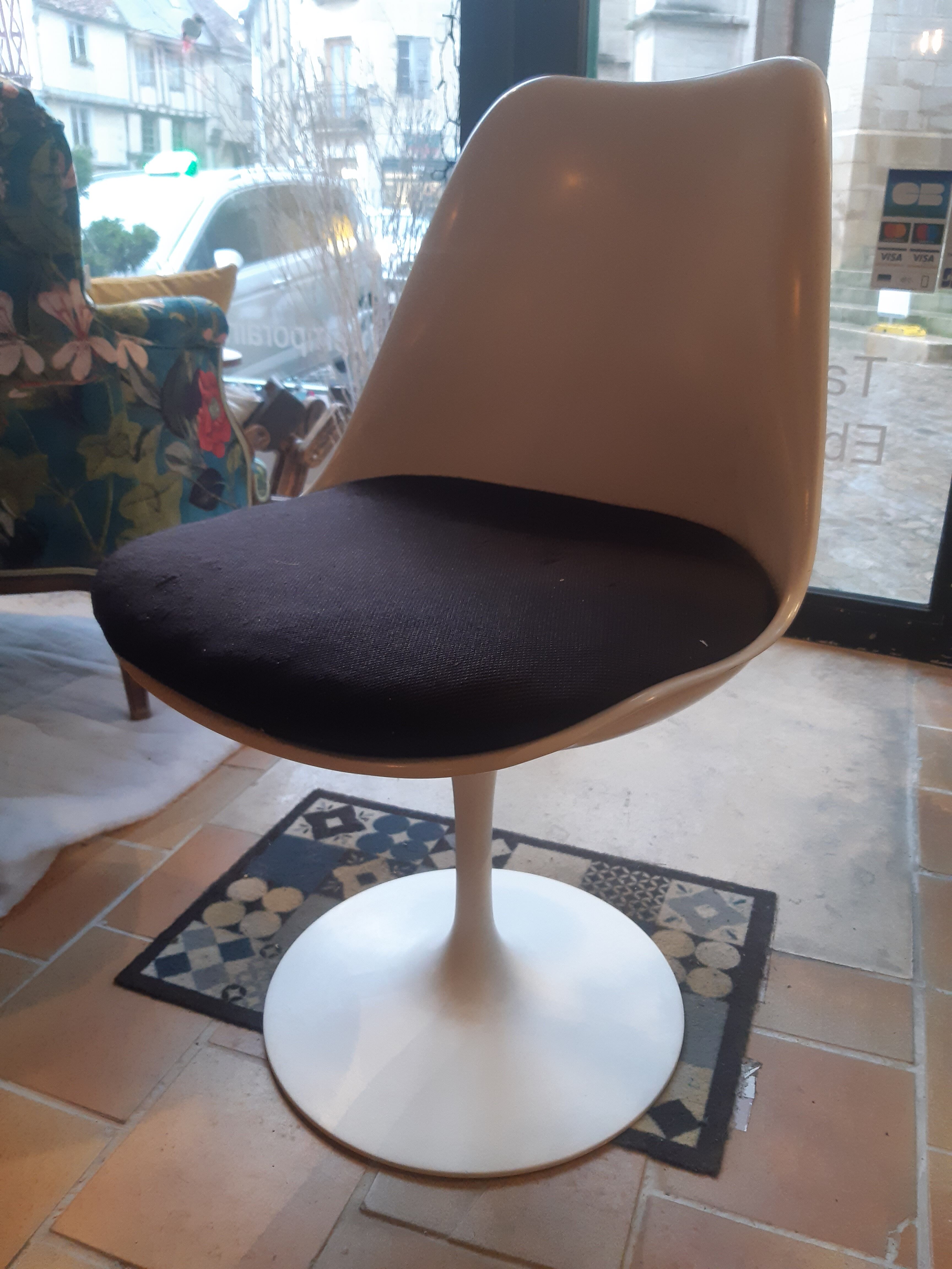 4 Tulip chairs by Eero Saarinen, edition Knoll