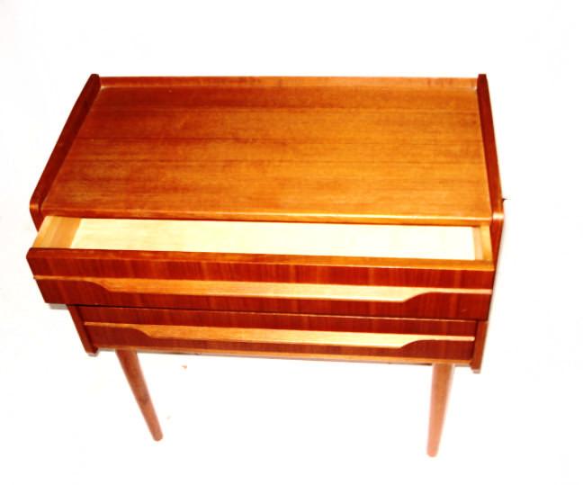 Furniture in teak with three drawers