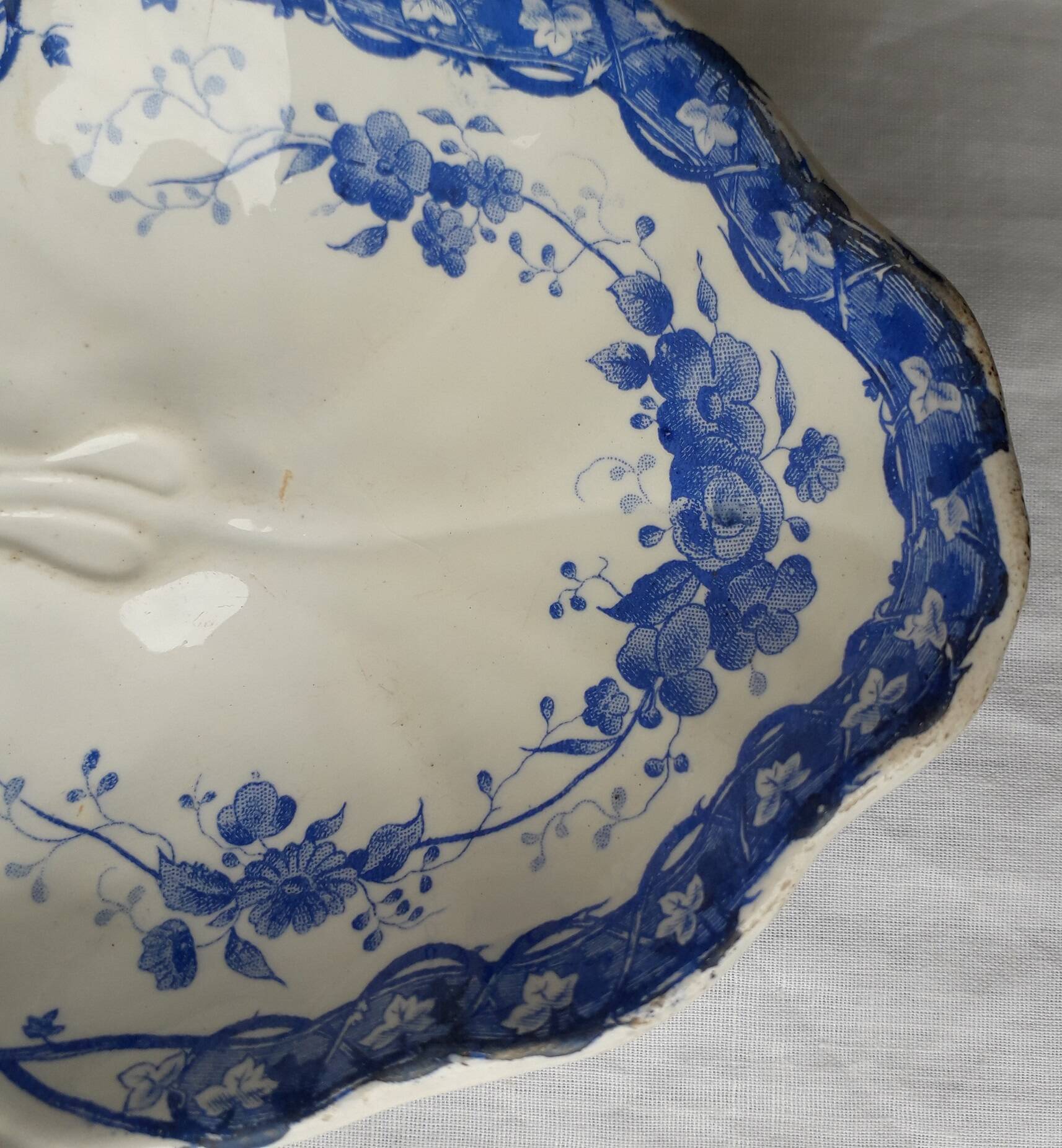 Creil and Montereau serving dish