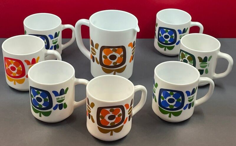Pitcher and mugs mobil vintage 70s lot of 8 pieces