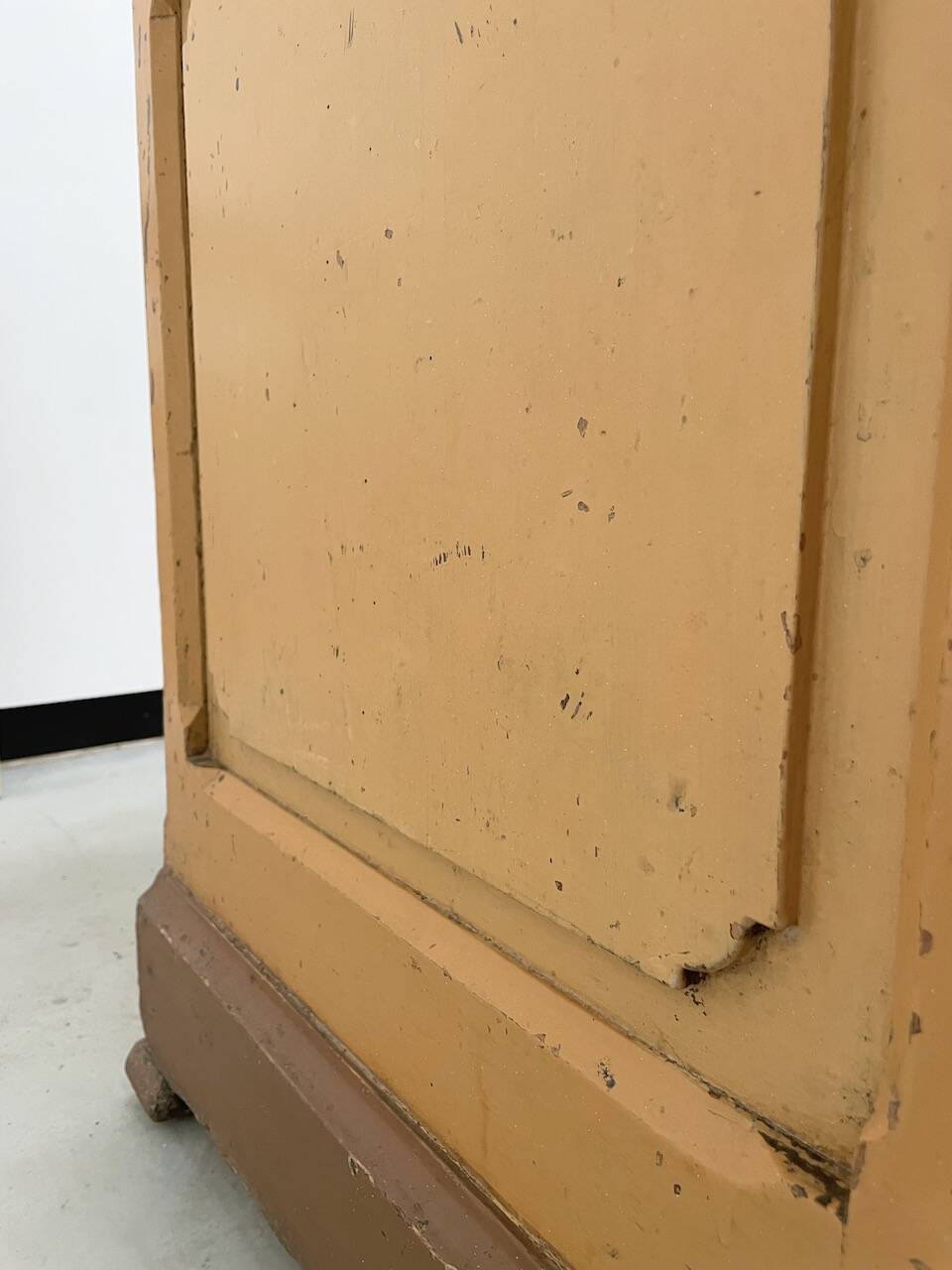 Yellow patina commercial counter from the 50s