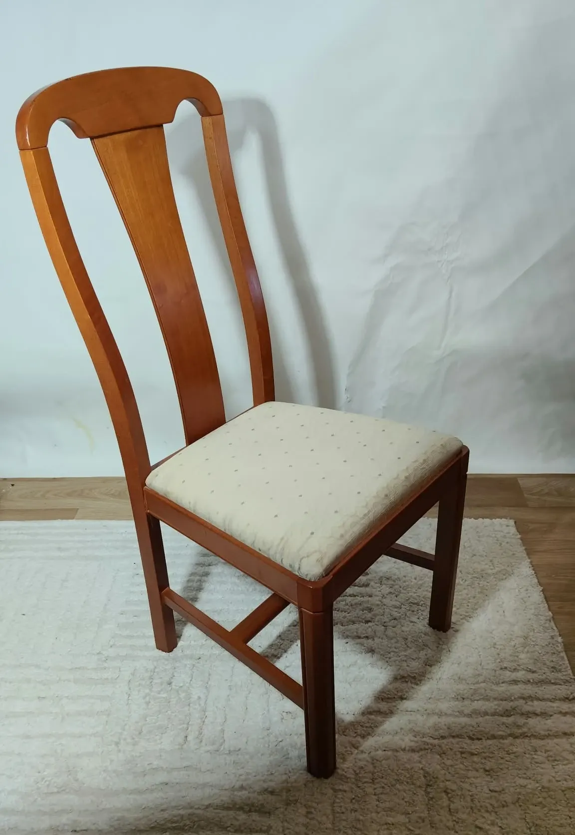 Set of 4 vintage chairs in stained wood and cream fabric.