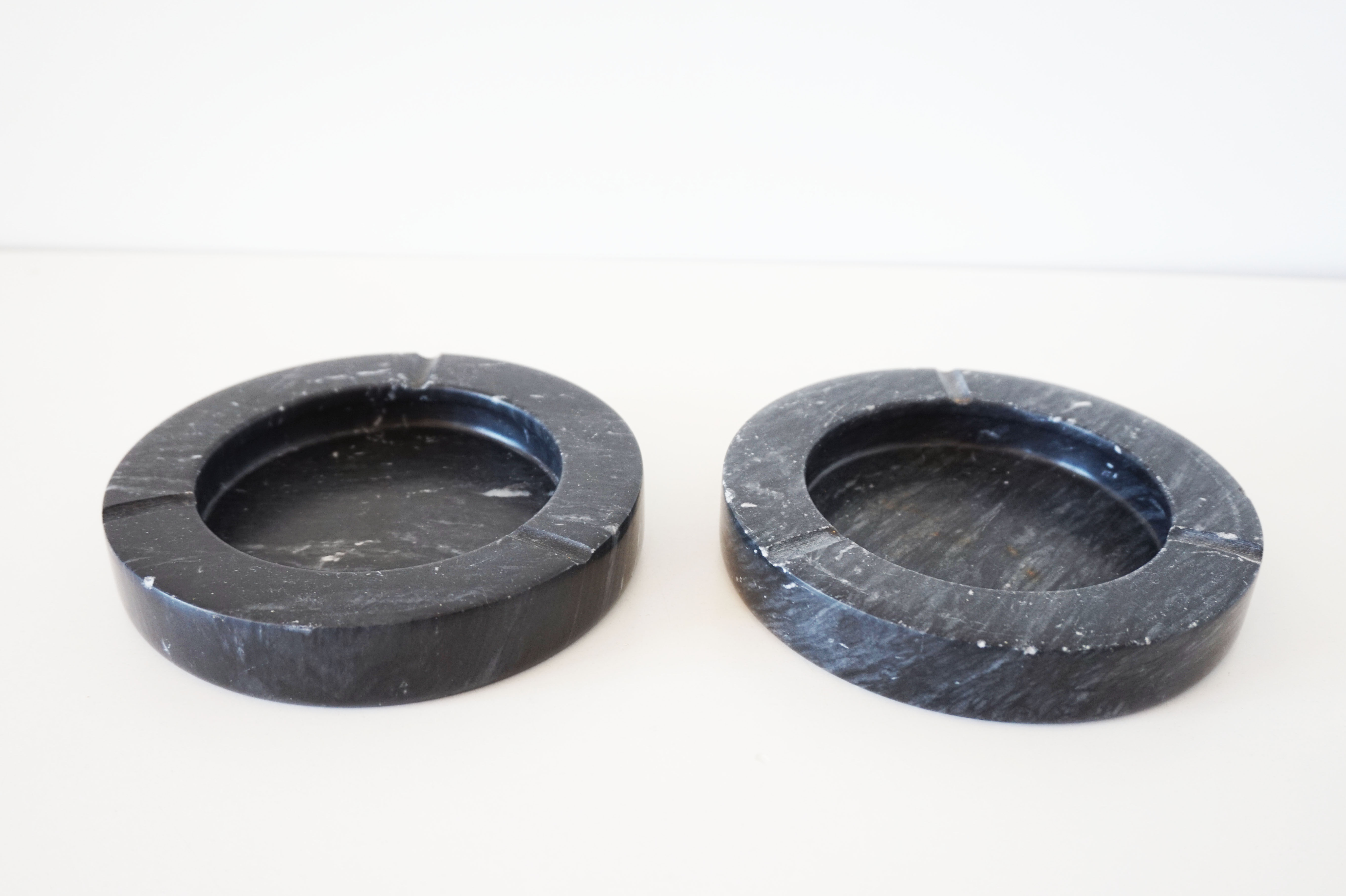 Pair of vintage ashtrays in black marble 1970