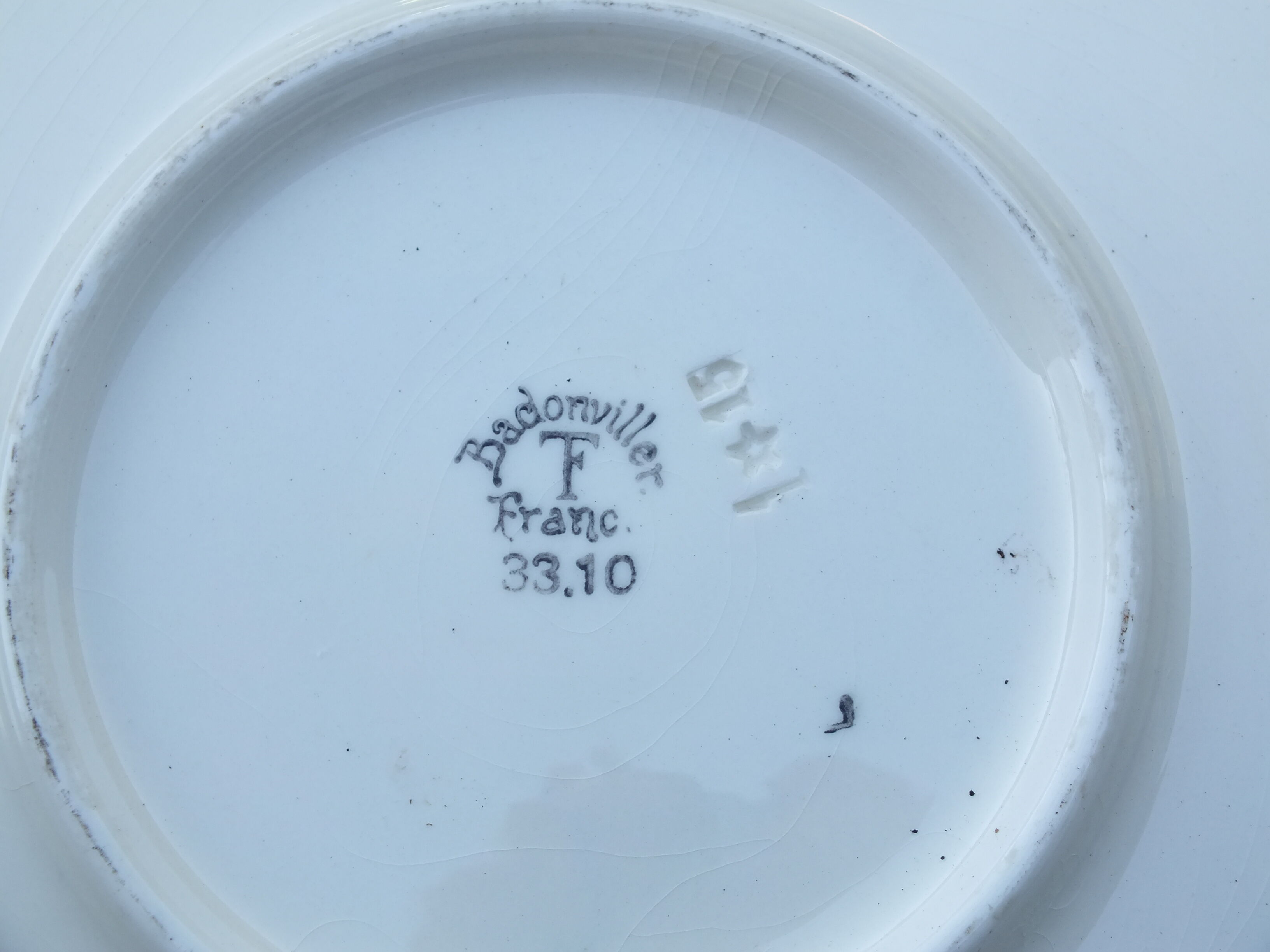 Fruit cut dish 33 cms, Badonviller 1950