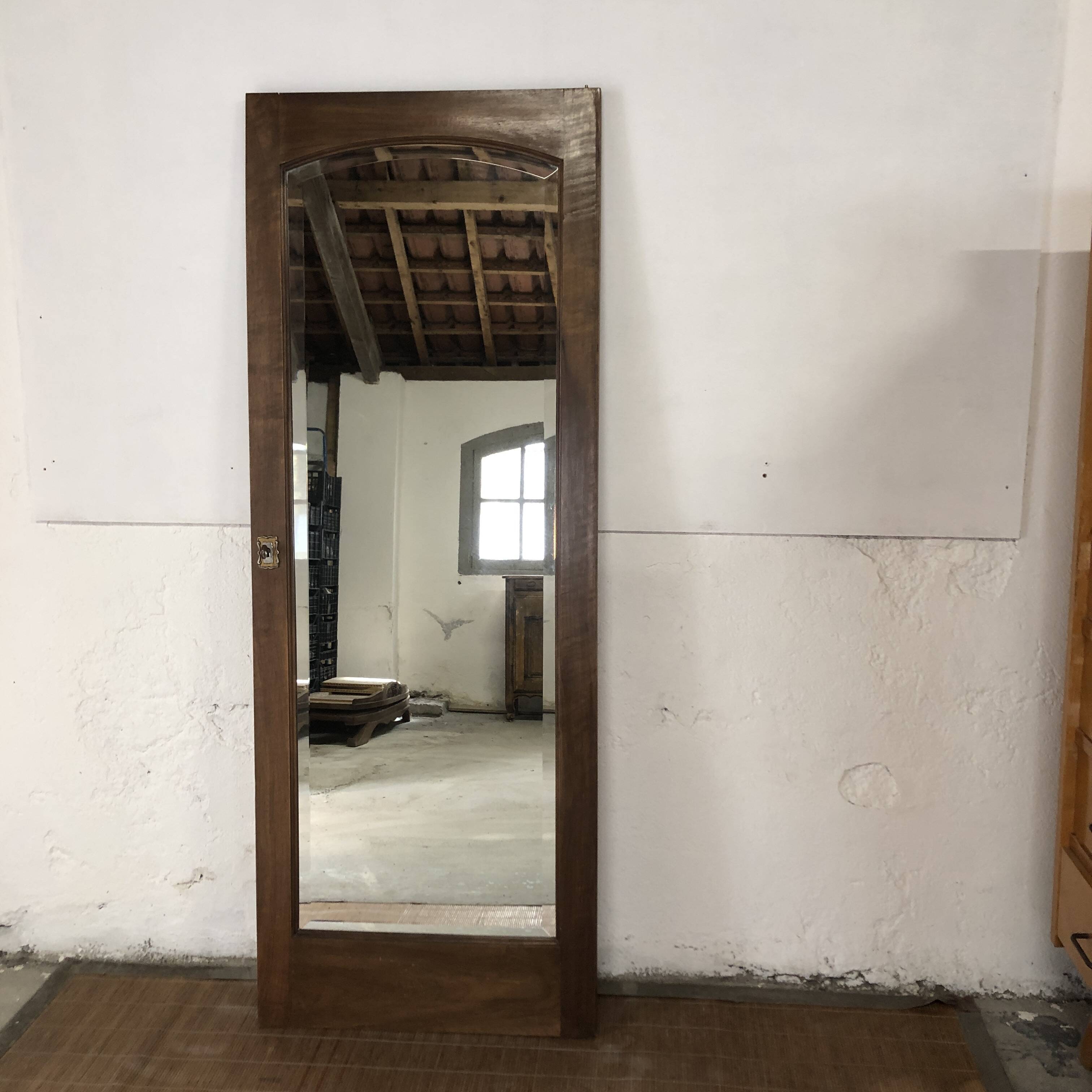 Beveled mirror