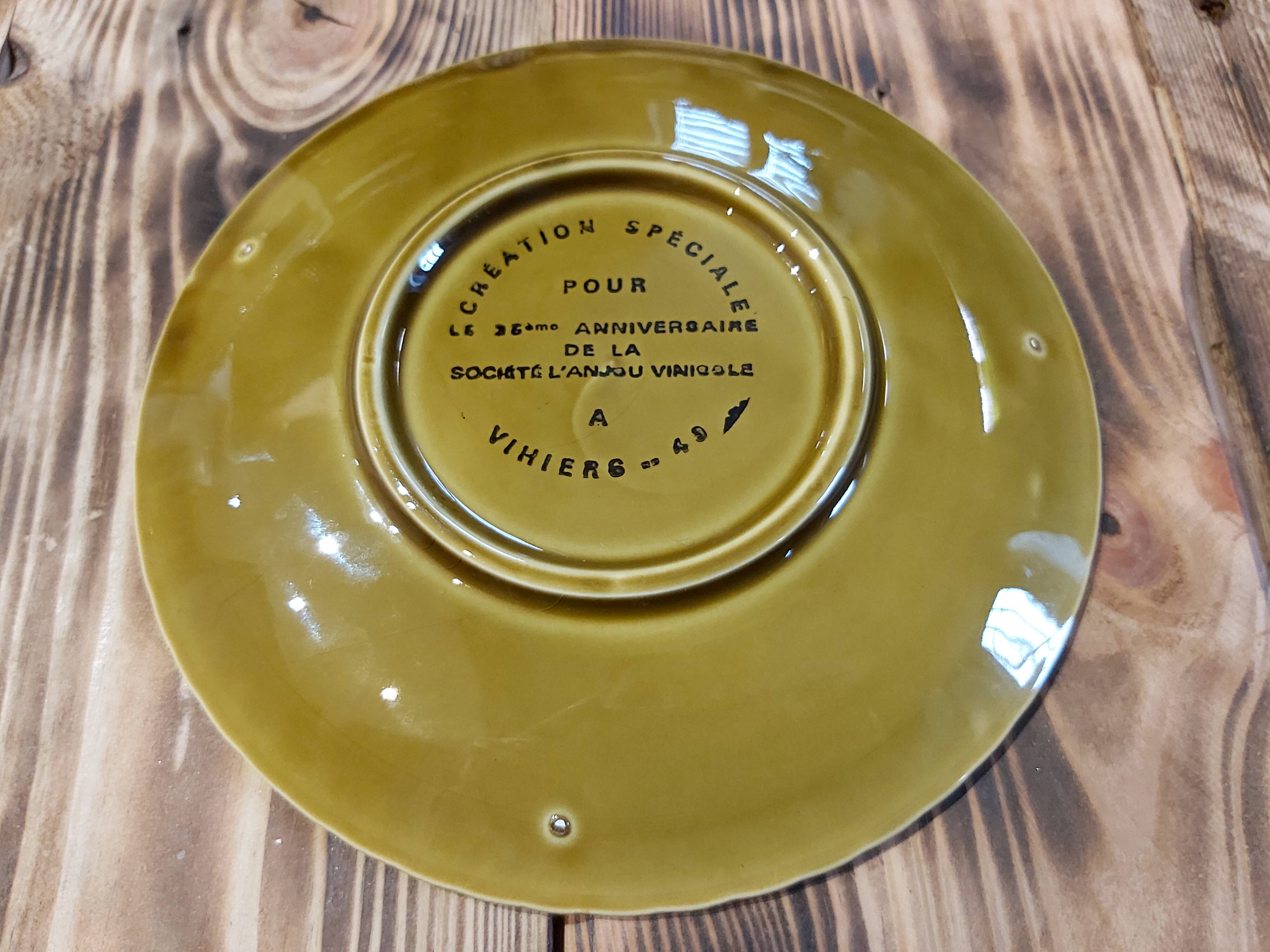 Faience plate of Gien castle of Amboise