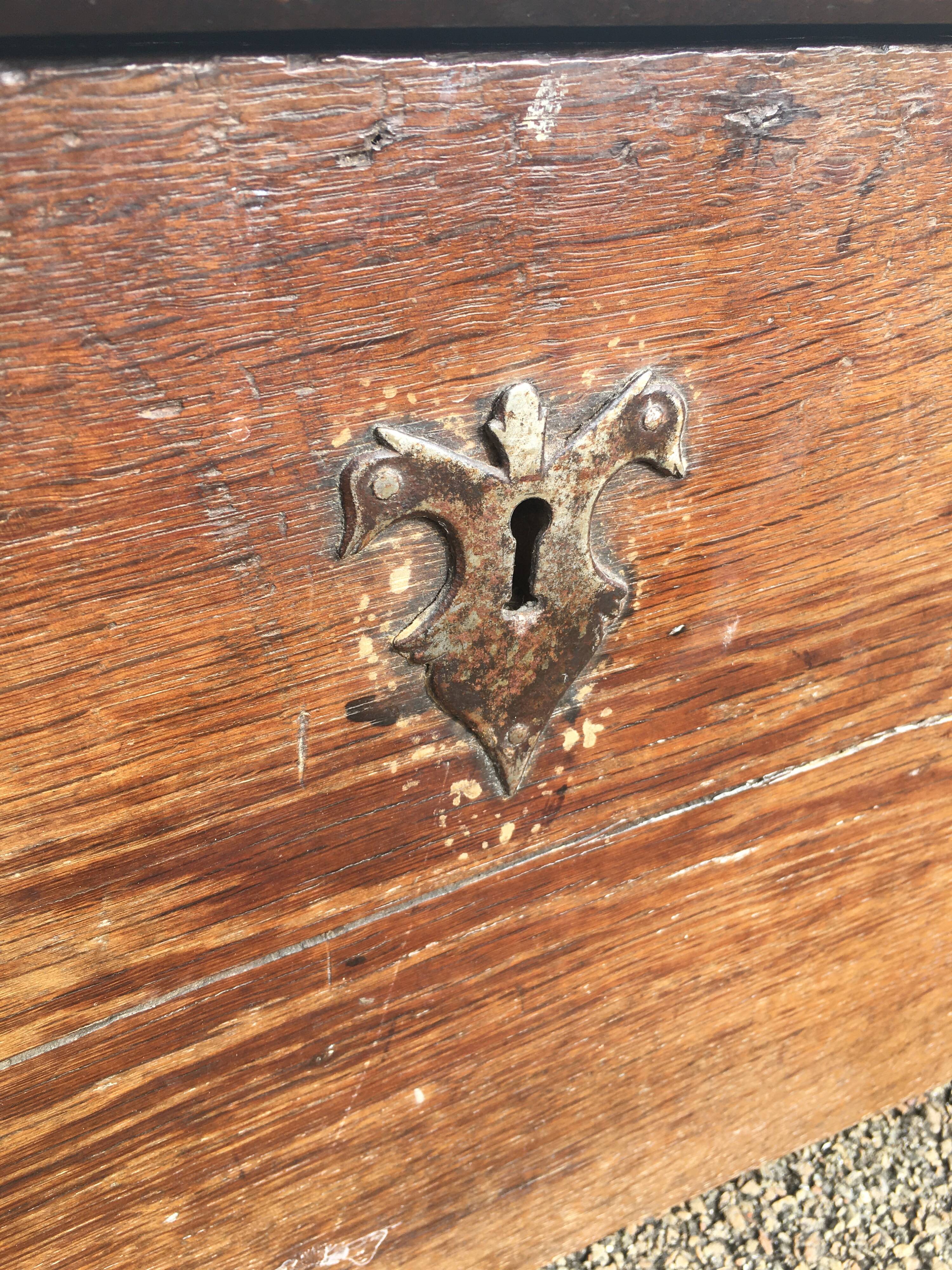 Old solid oak chest early XVIII Brutalist
