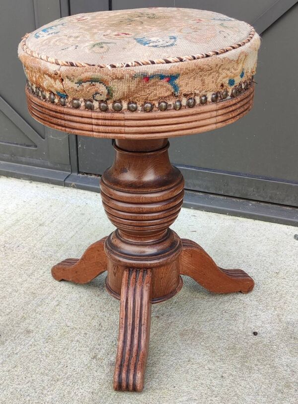 Ancien tabouret de piano