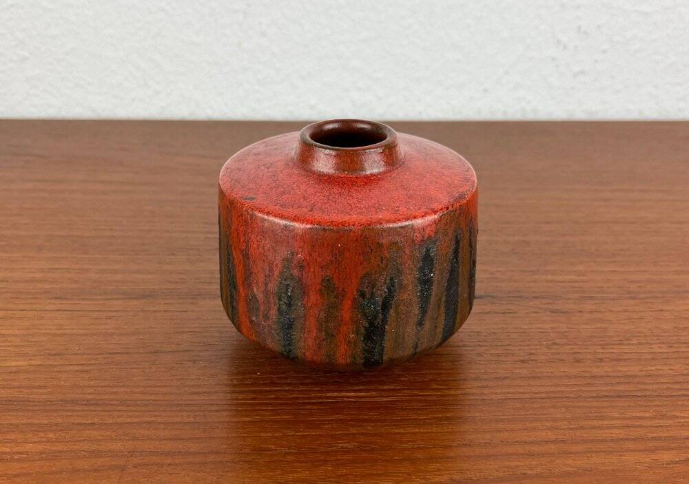 Brutalist studio pottery vase by Lu and Gerd Grove, 1964.