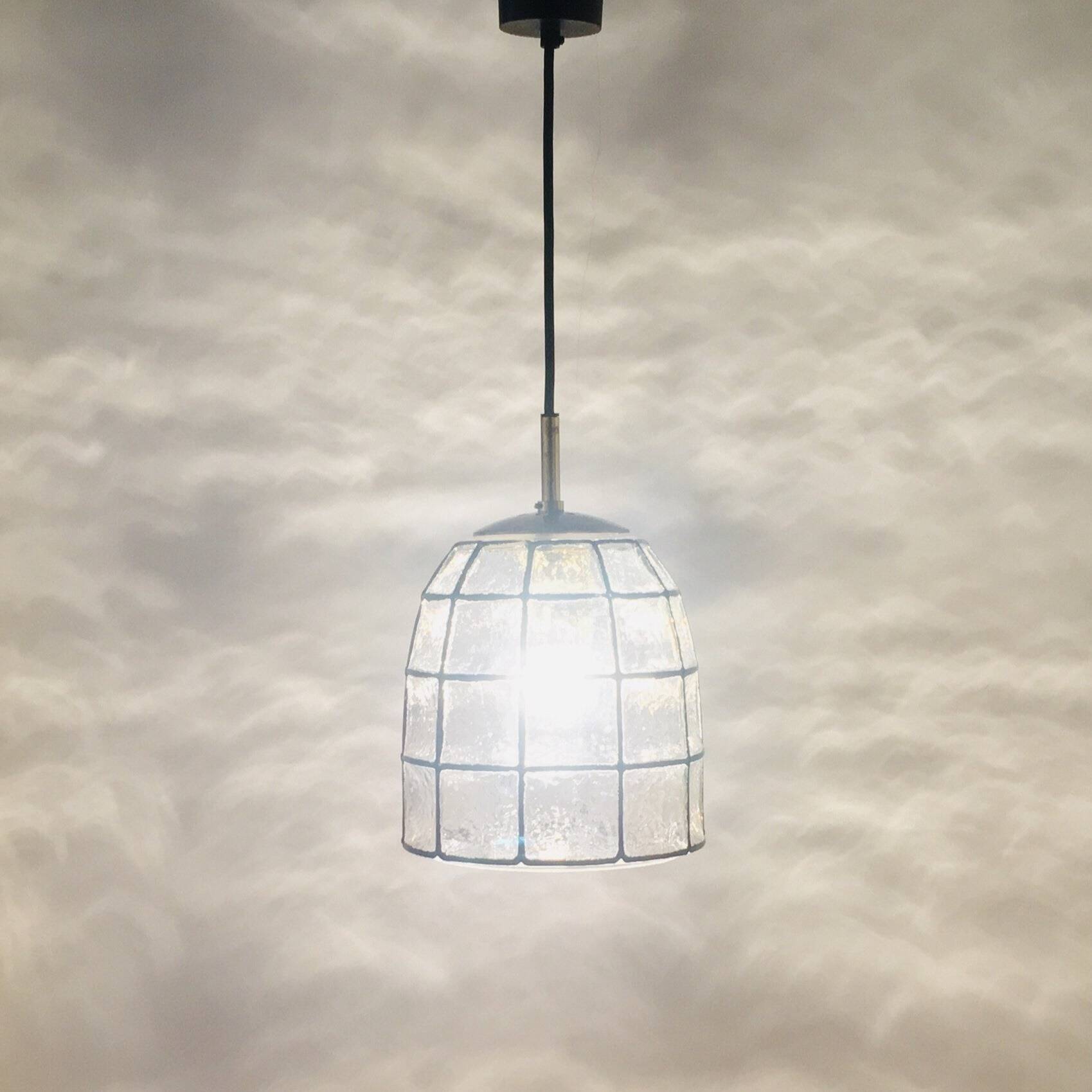 Suspension/luminaire en verre de style mid-century moderne de Limburg, Allemagne, années 1960.