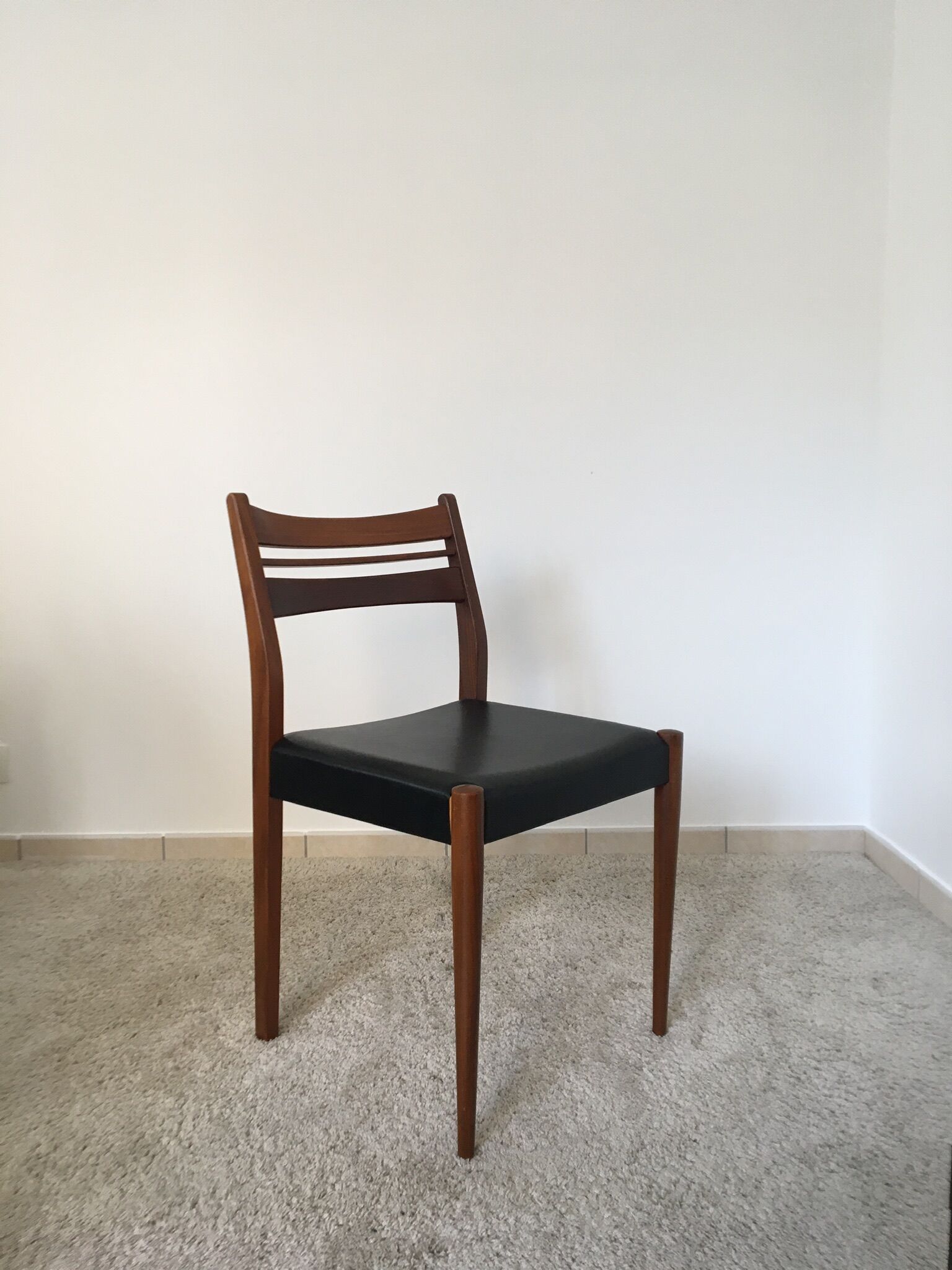 6 scandinavian chairs wood and black skai
