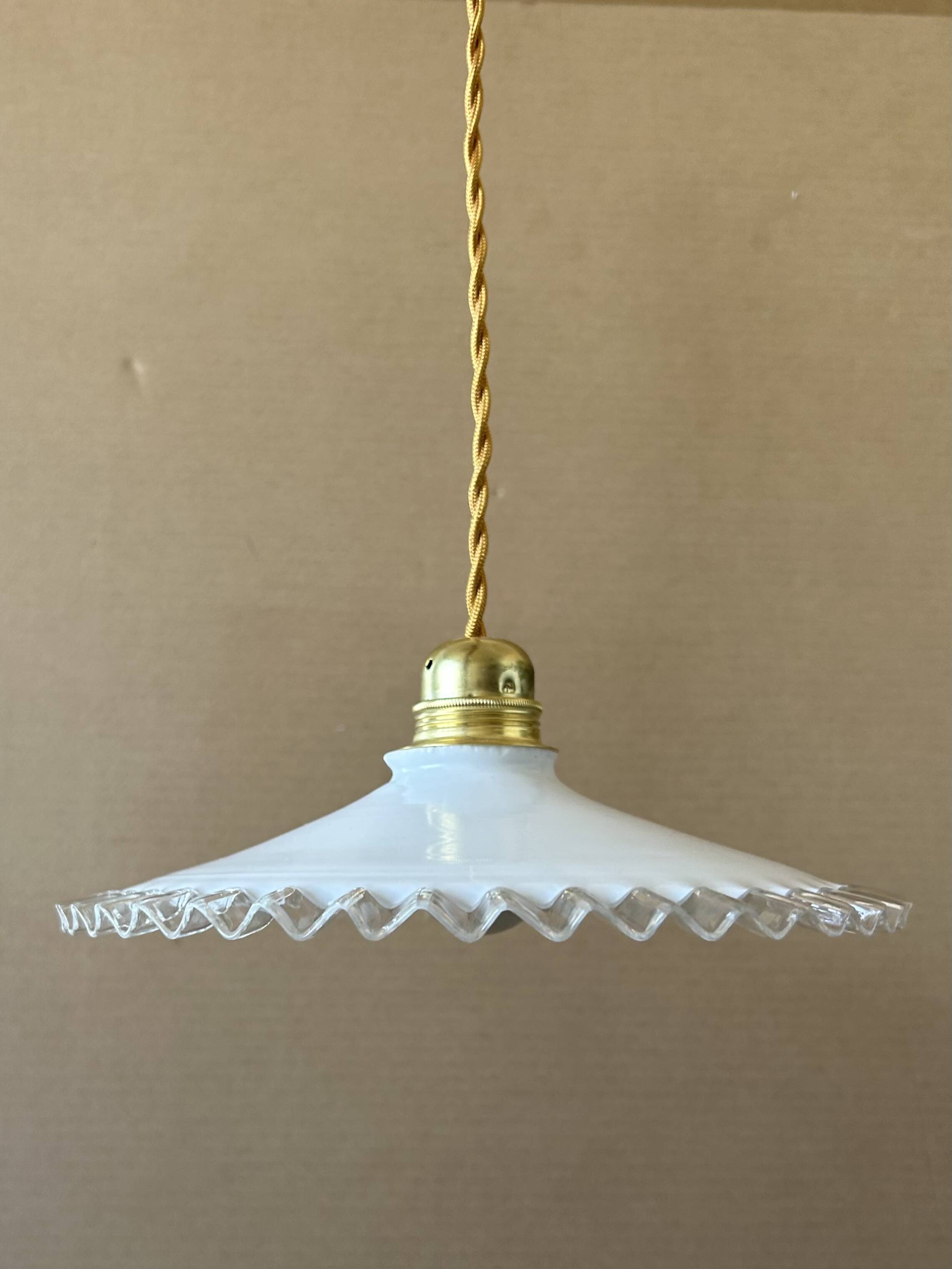 Suspension opaline ancienne