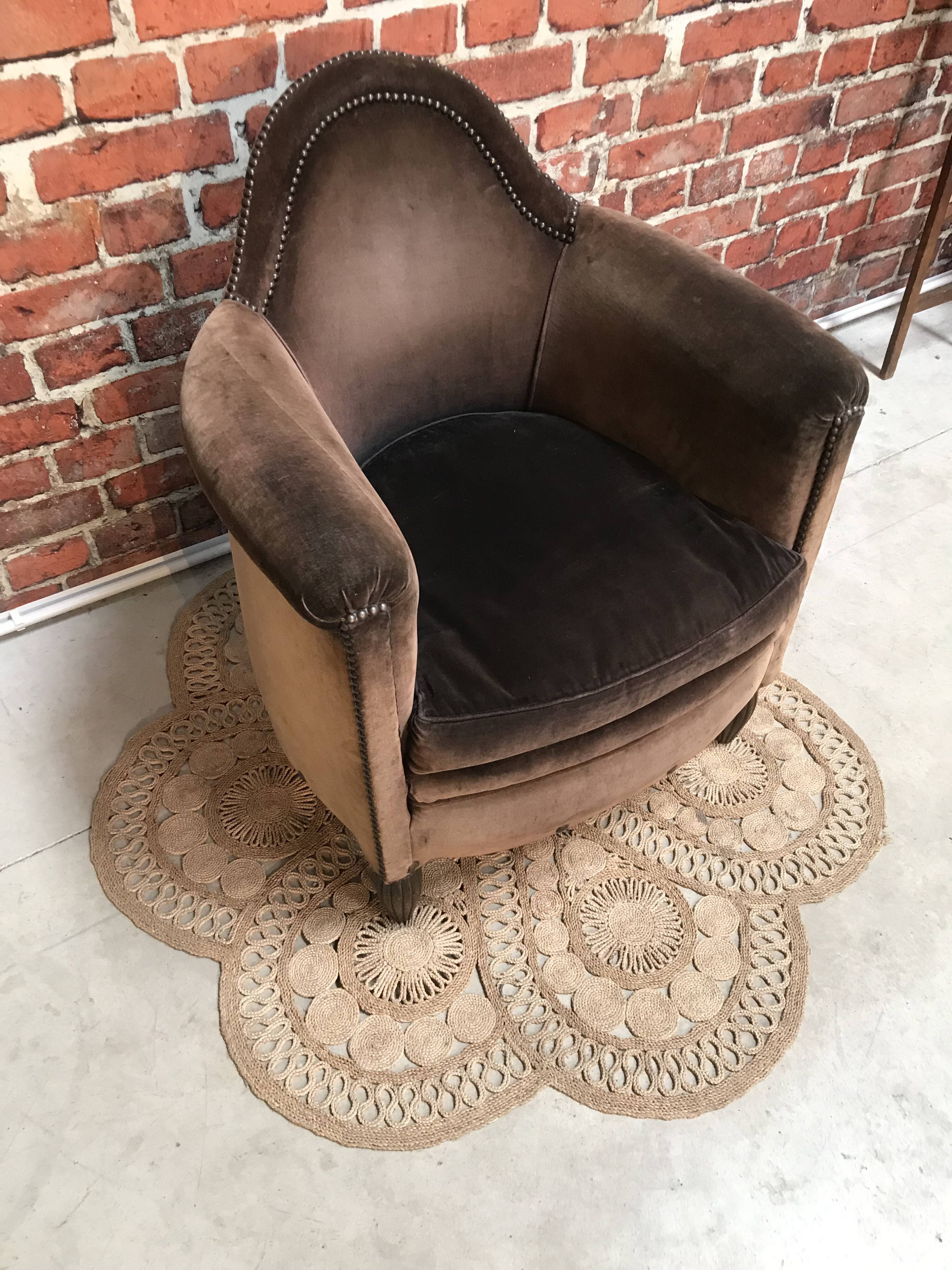 Club armchair in brown fabric