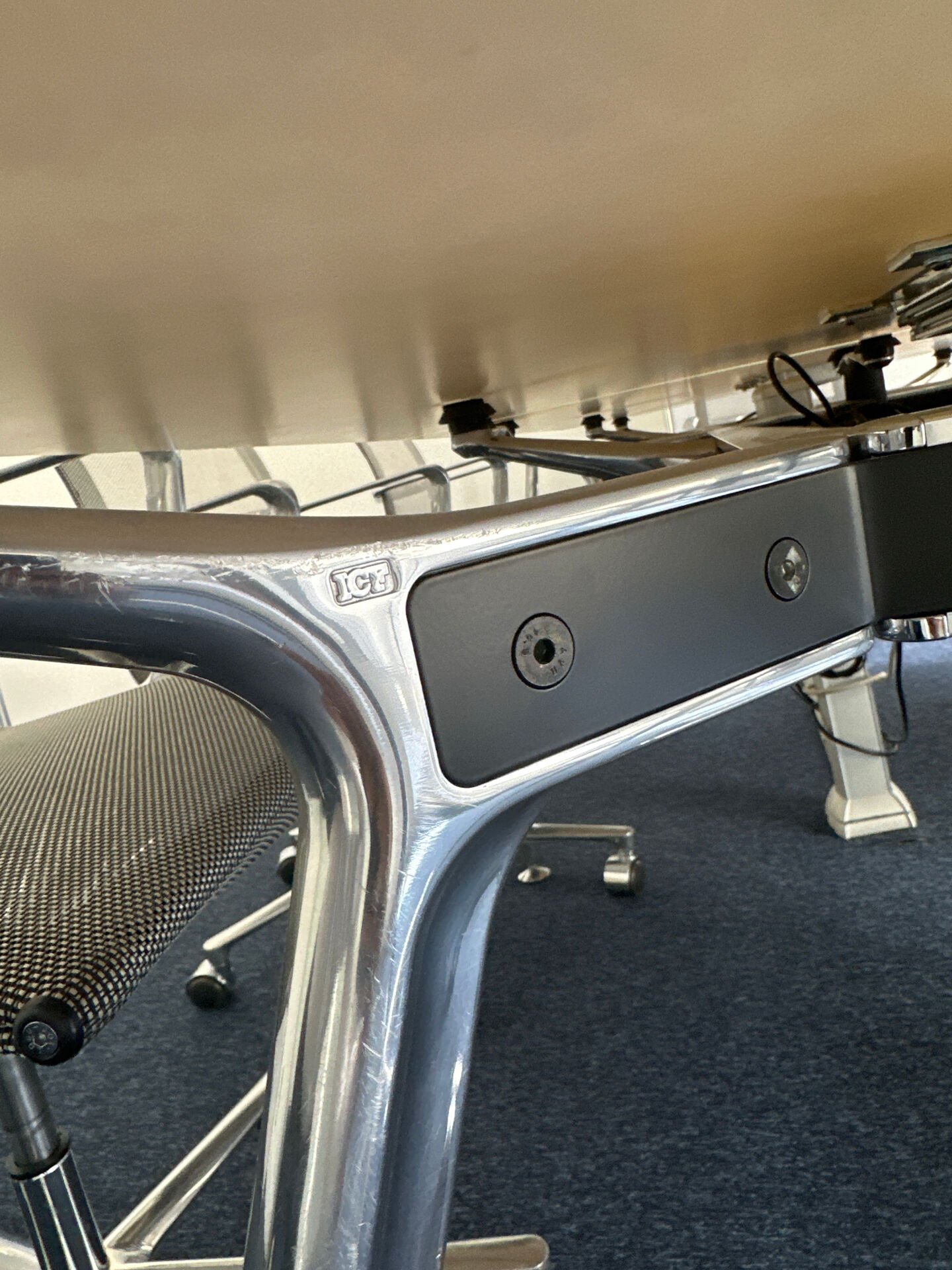 Meeting room full ICF Milano — Table NoTable white glass +