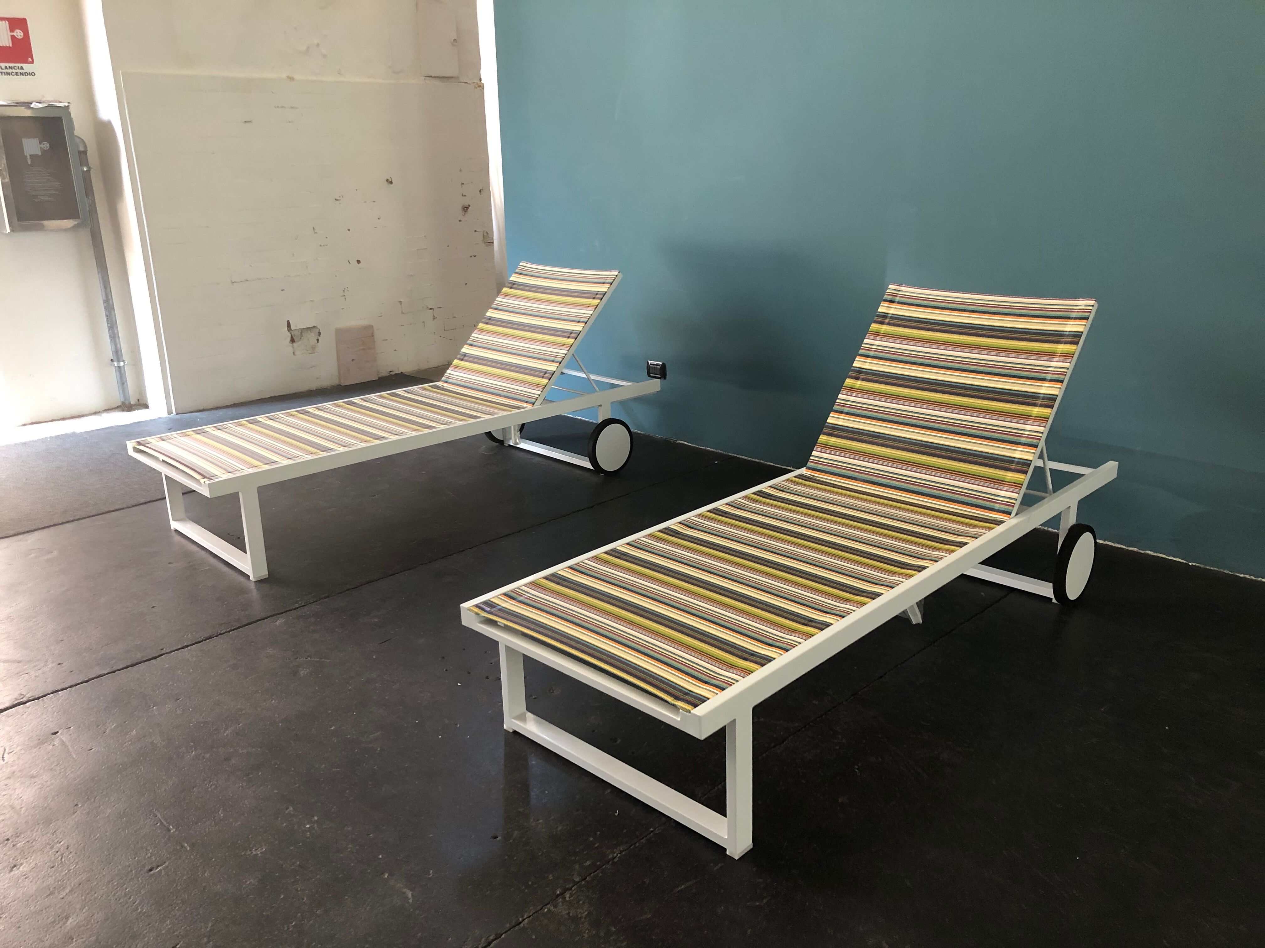 Paire de chaises longues en aluminium peint Allux par Mamagreen
