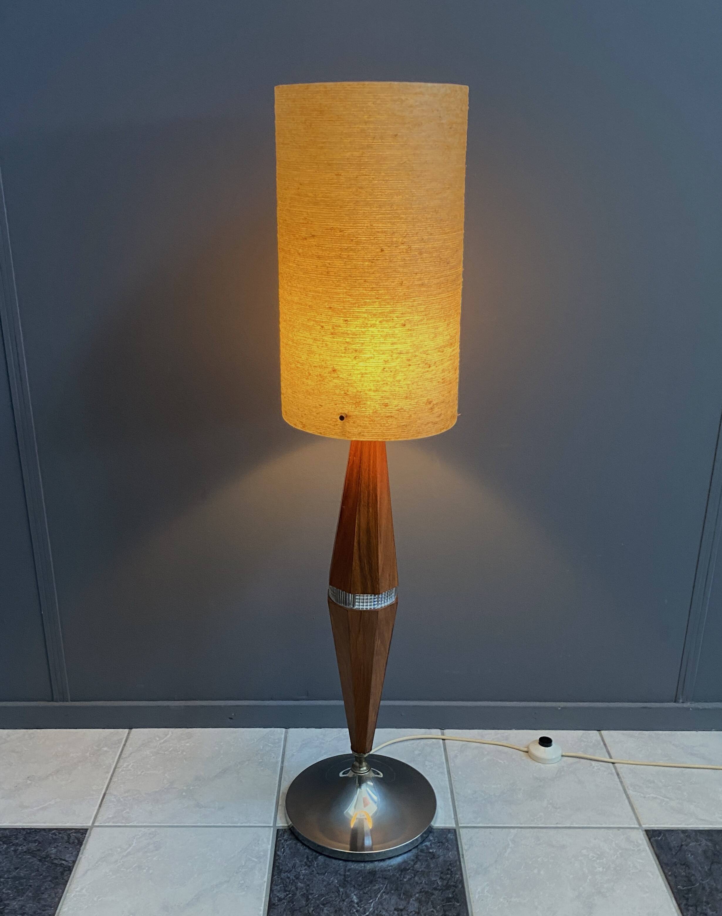 Rare Wood floor lamp with contra diabolo base 1960s