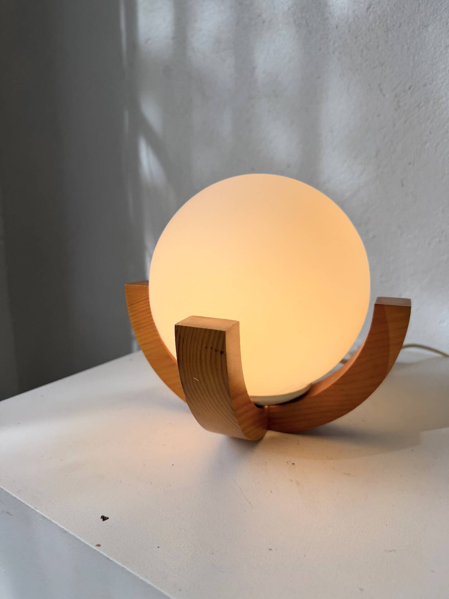 1980s pin support ball desk lamp