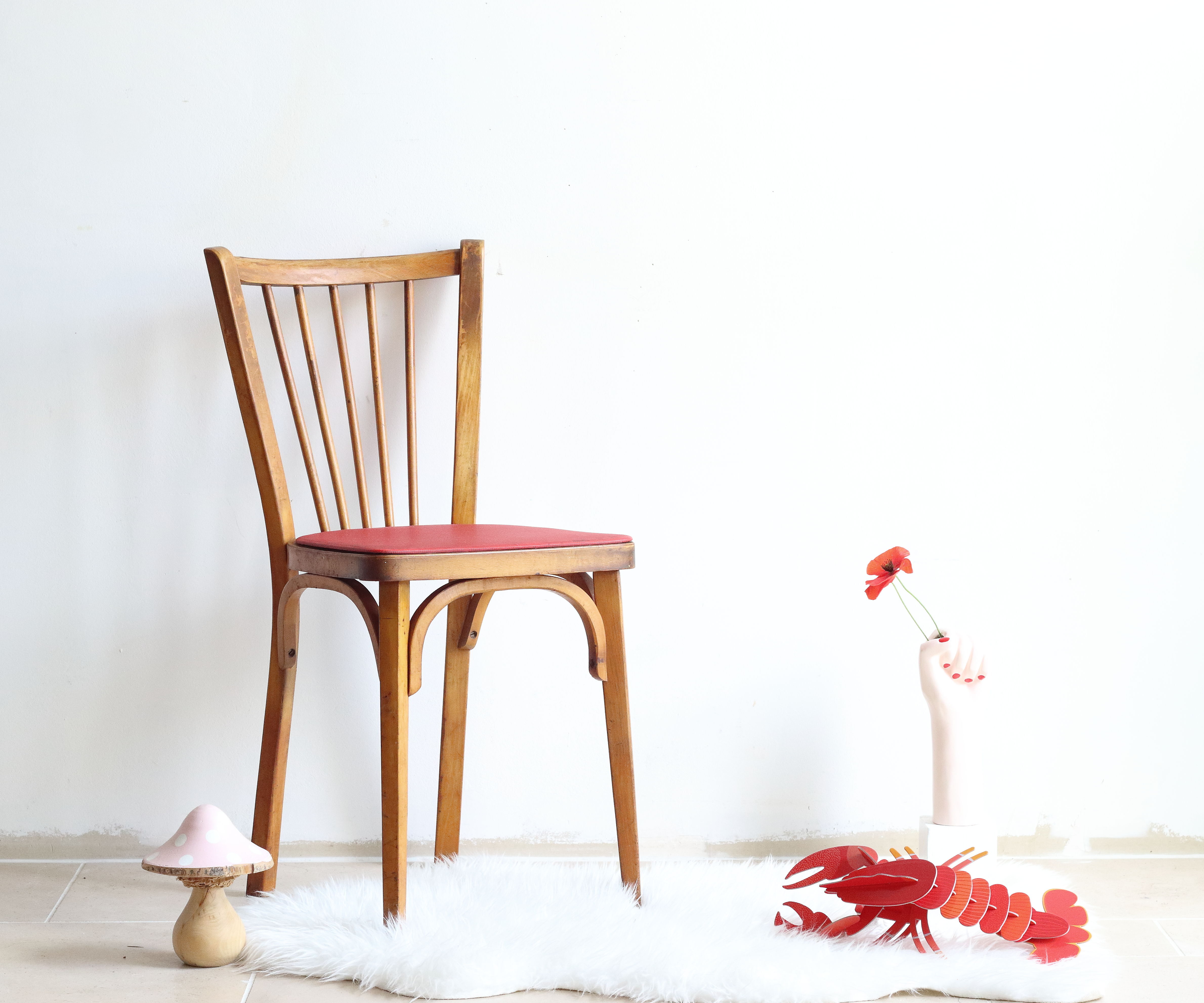 Bistro chair with bars of the 50s in wood and imitation red leather