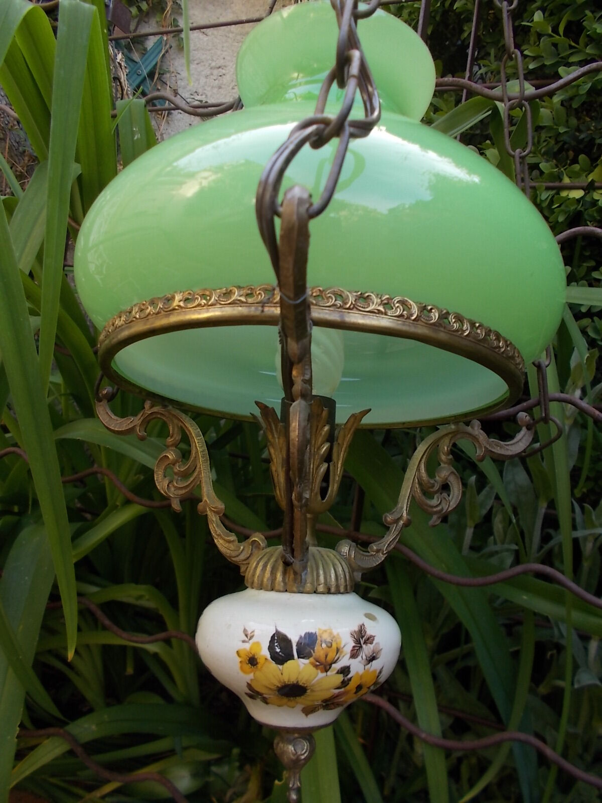 Porcelain and metal suspension